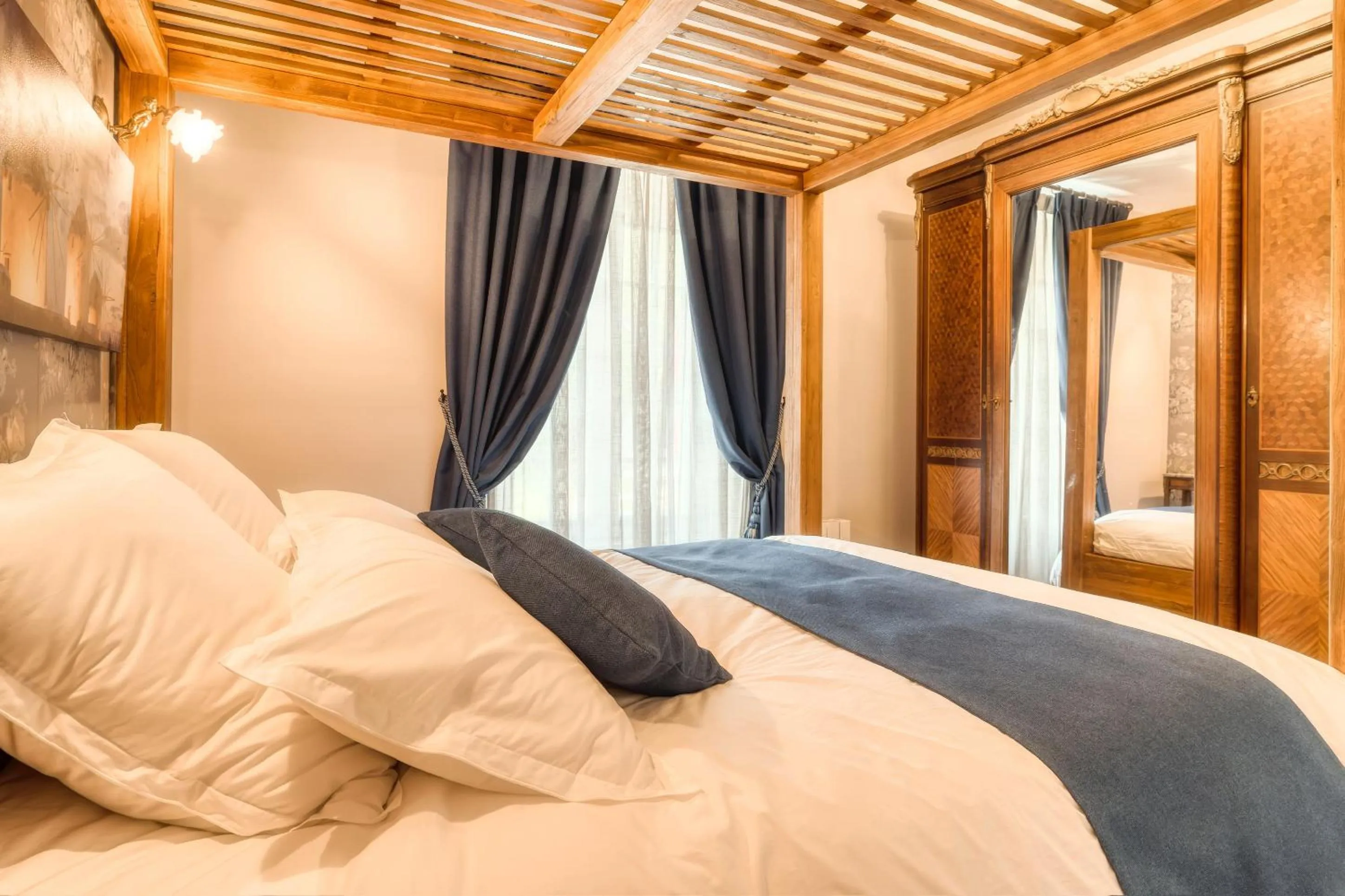 Bed in Le Petit Château de Barbizon au Bois du Mée