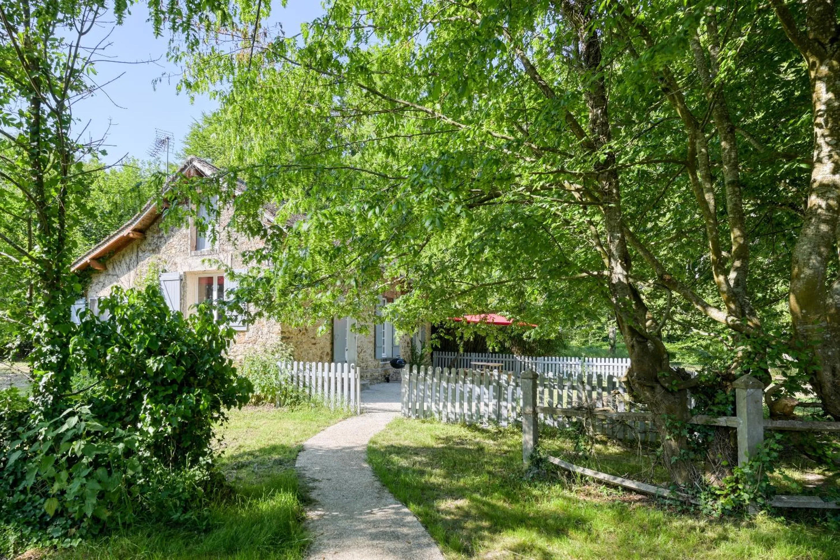 Le Petit Château de Barbizon au Bois du Mée