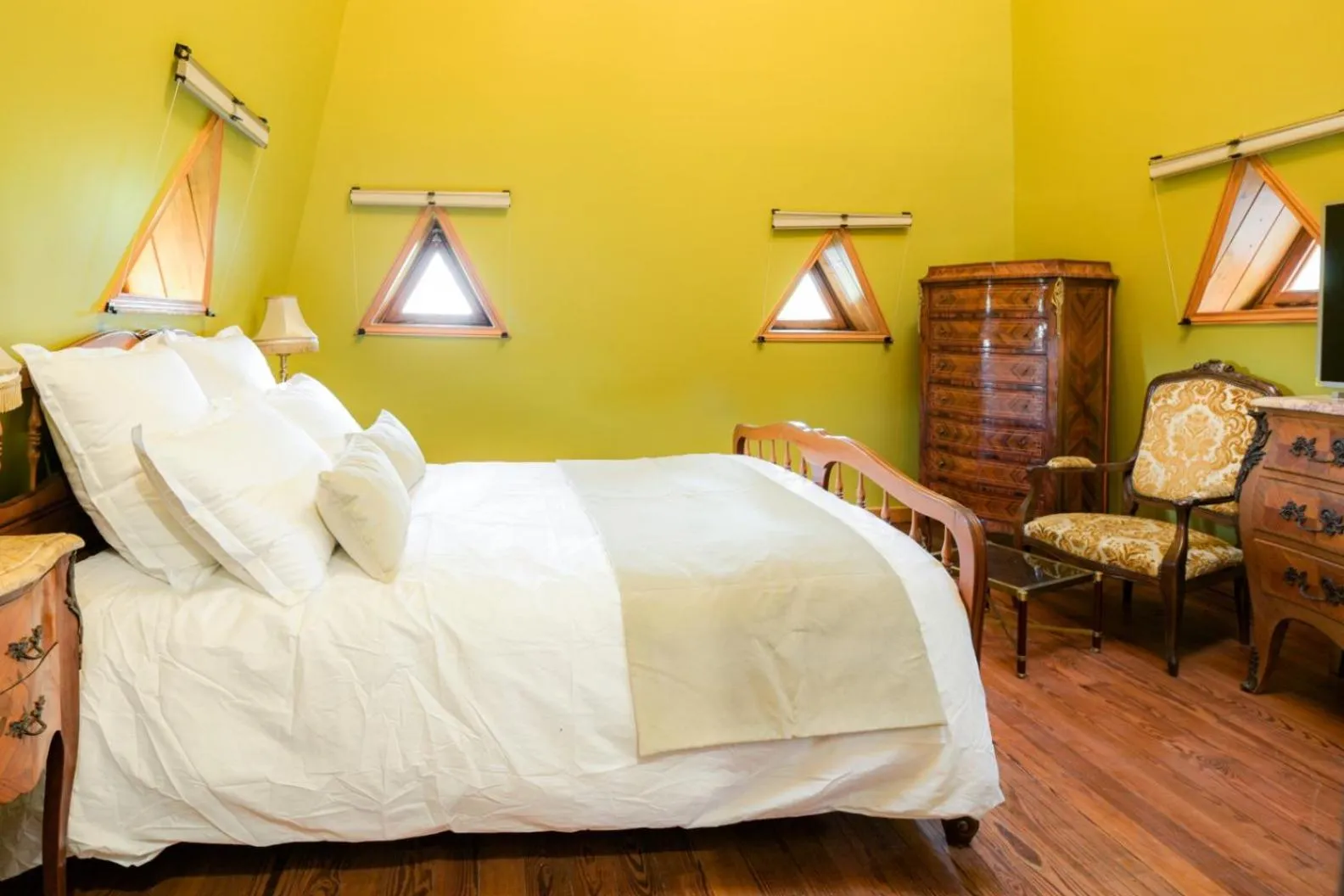 Bed in Le Petit Château de Barbizon au Bois du Mée