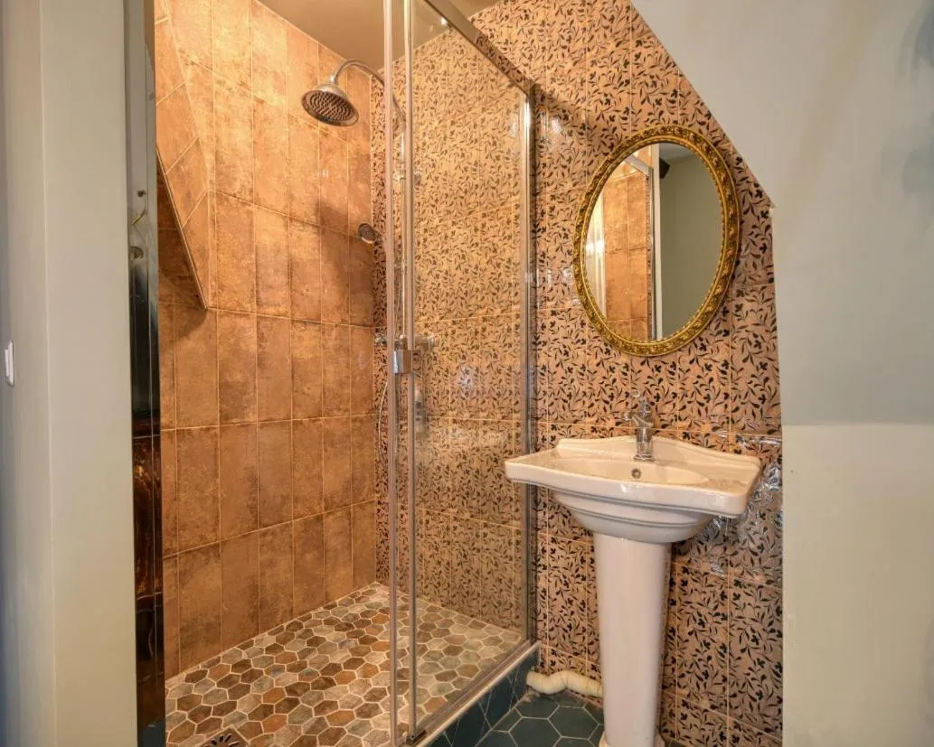 Le Petit Château de Barbizon au Bois du Mée