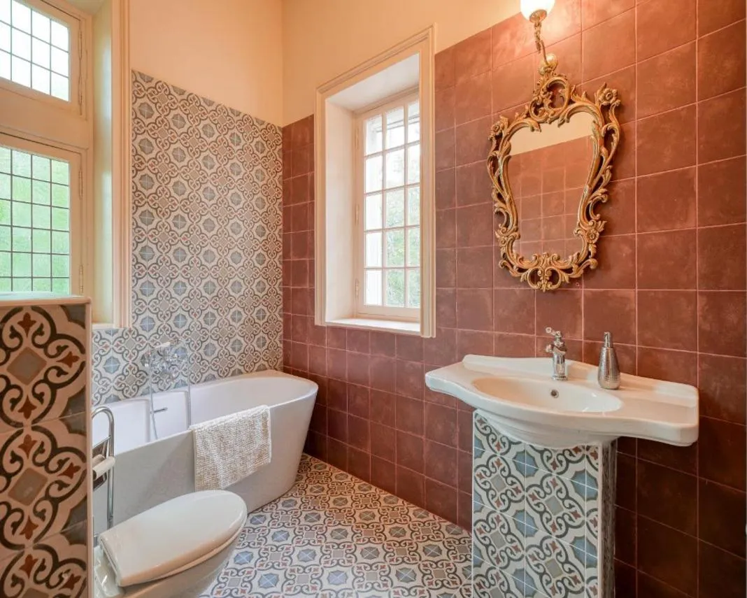 Bathroom in Le Petit Château de Barbizon au Bois du Mée