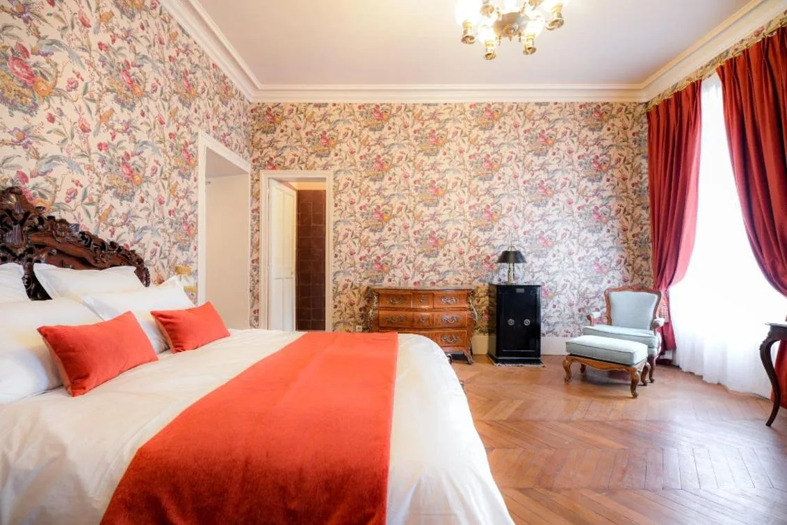 Bedroom, Bed in Le Petit Château de Barbizon au Bois du Mée
