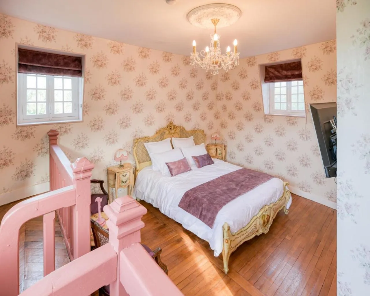 Bed in Le Petit Château de Barbizon au Bois du Mée