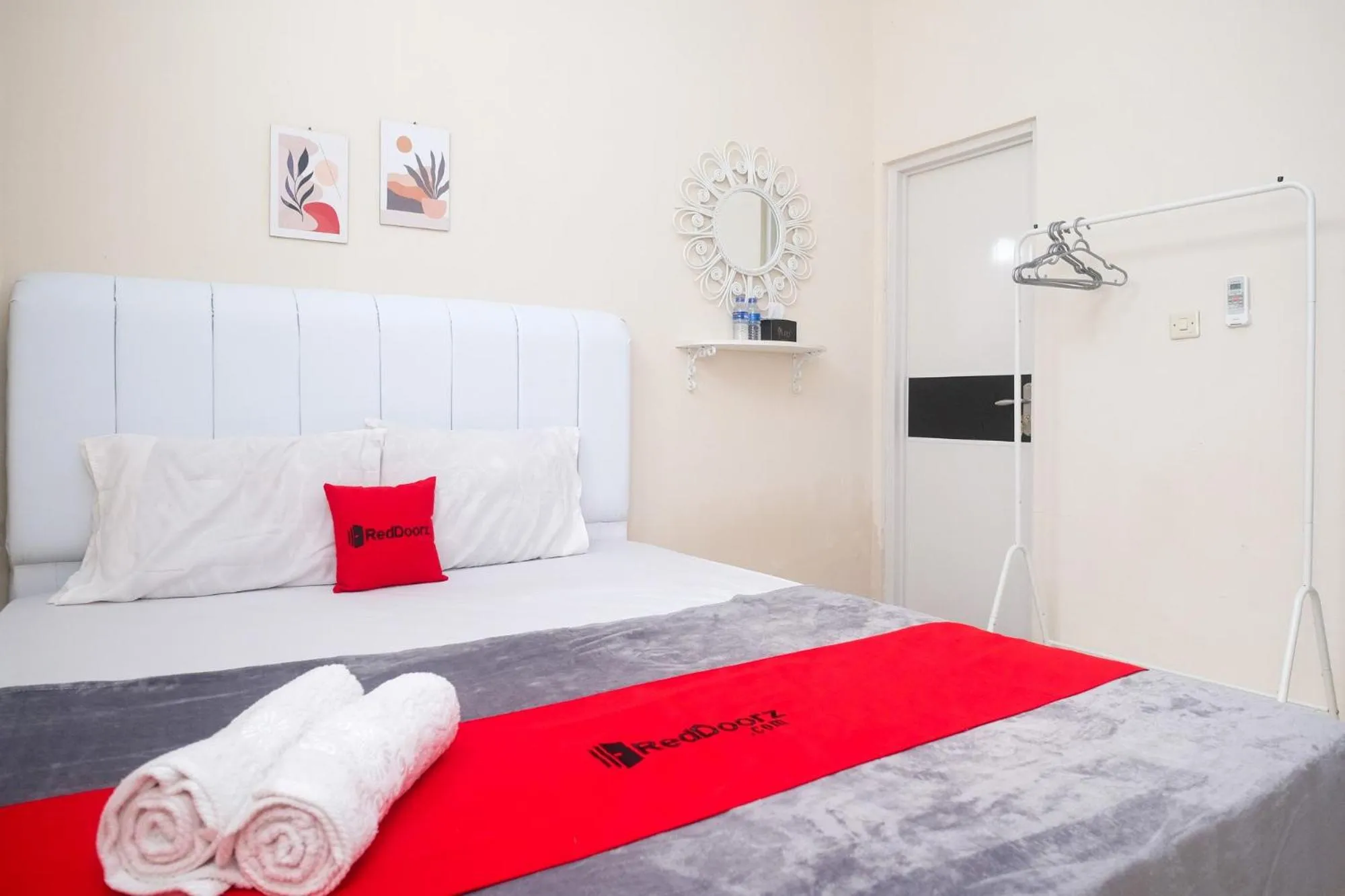 Bed in RedDoorz Syariah near Universitas Mercu Buana Kampus 2 Yogyakarta