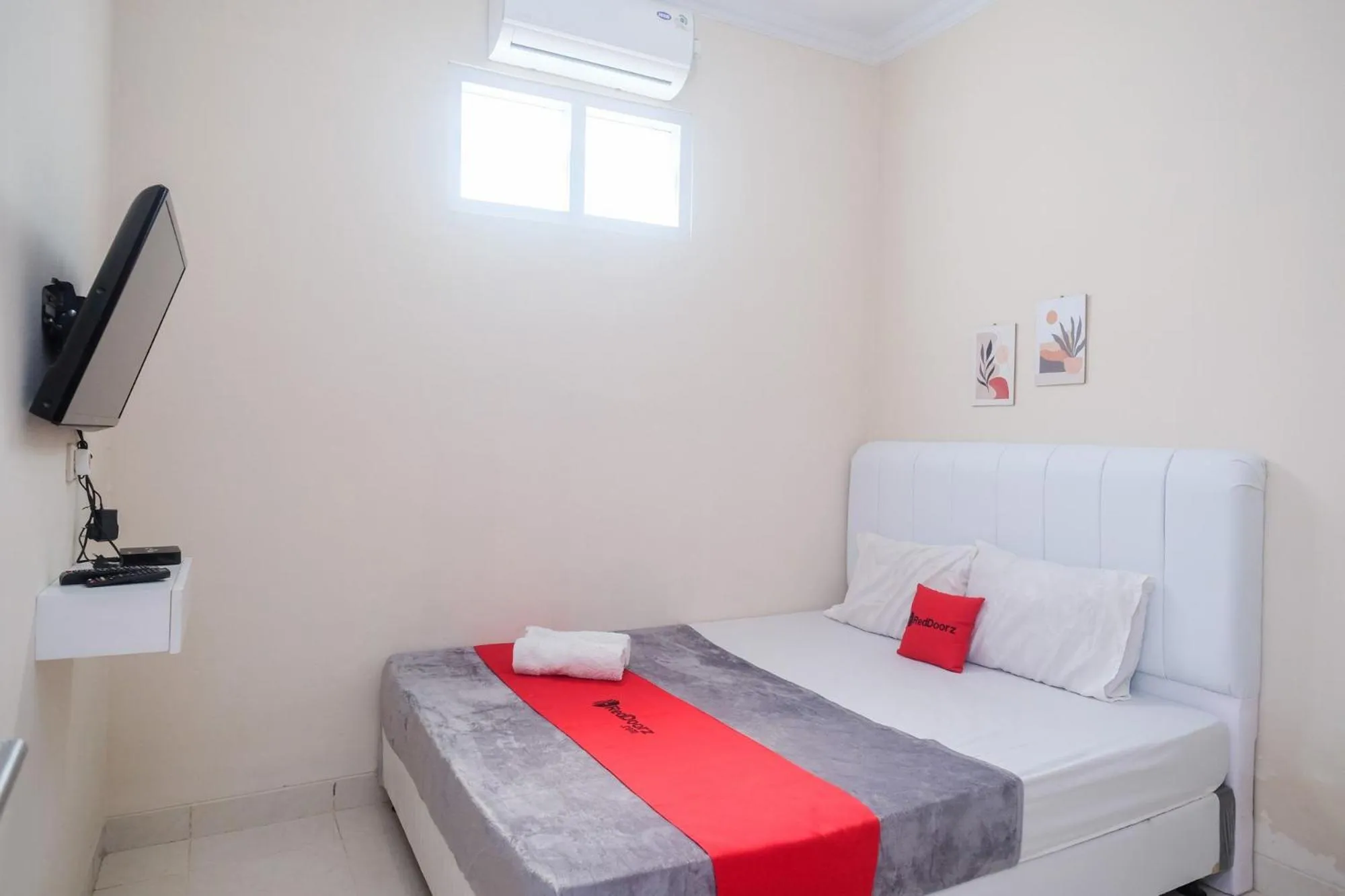 Bed in RedDoorz Syariah near Universitas Mercu Buana Kampus 2 Yogyakarta