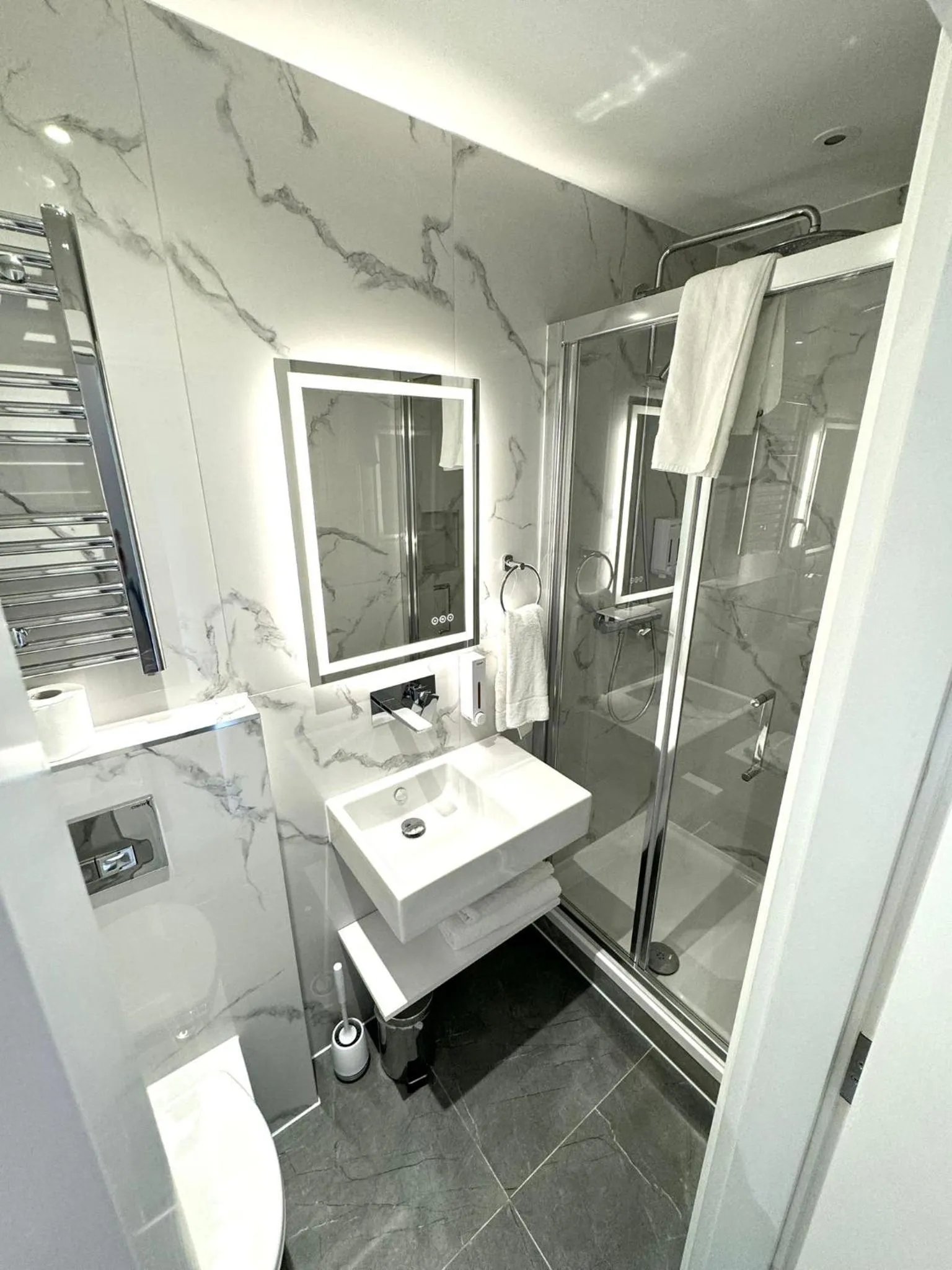 Shower in NOX Richmond