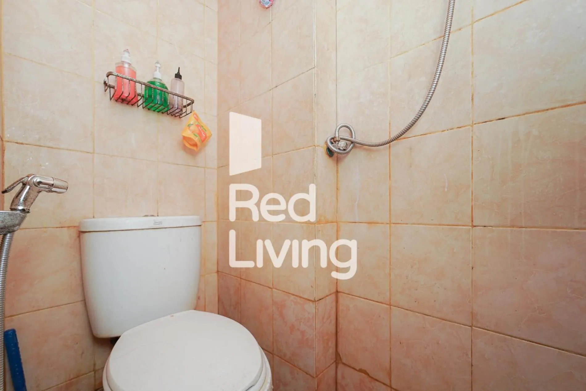 Bathroom in RedLiving Apartemen Paragon Village Karawaci - Ujang Rooms
