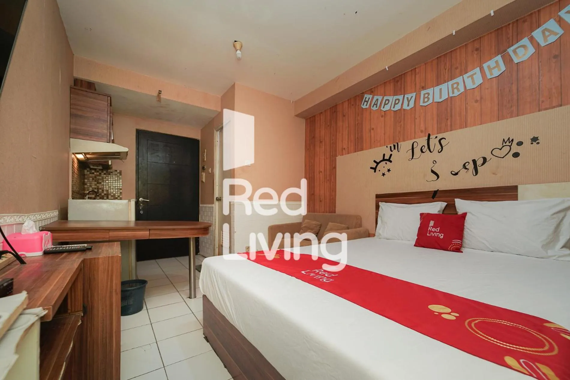 Photo of the whole room, Bed in RedLiving Apartemen Paragon Village Karawaci - Ujang Rooms