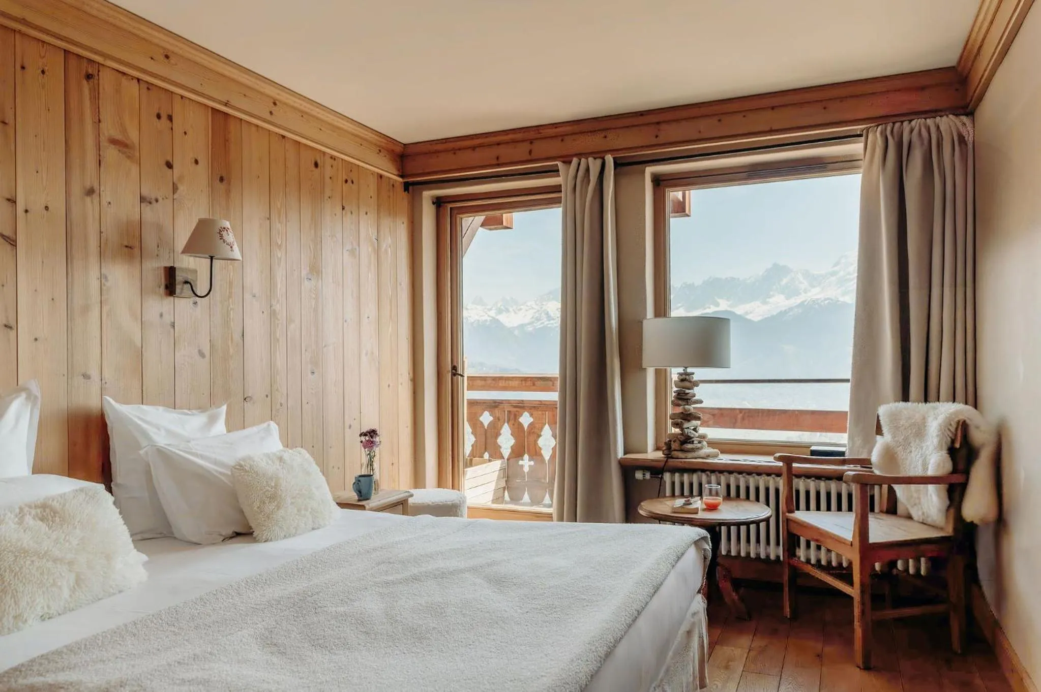 Photo of the whole room, Bed in Le Chalet Hôtel Cordon Adults Only