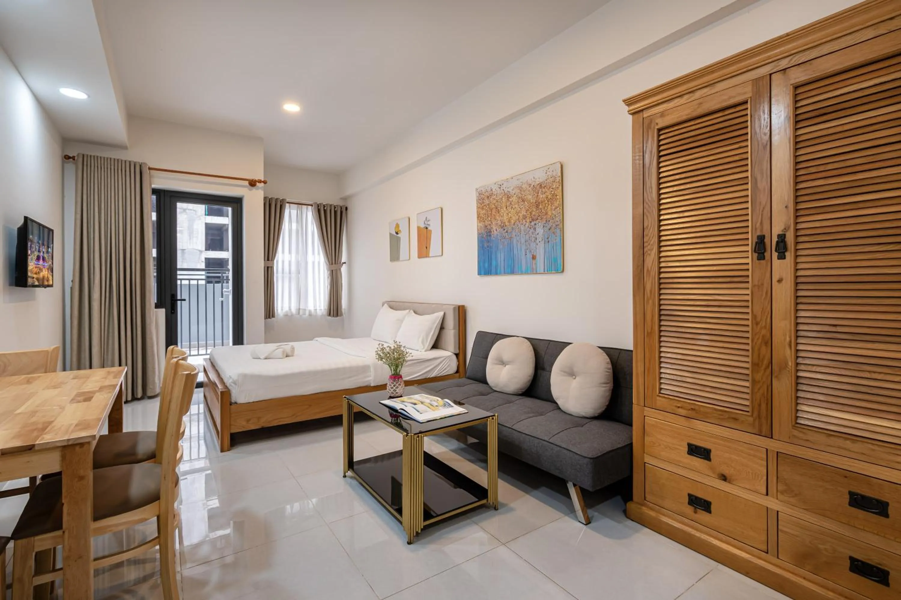 TV and multimedia in Otis Soho Saigon Balcony Apartment