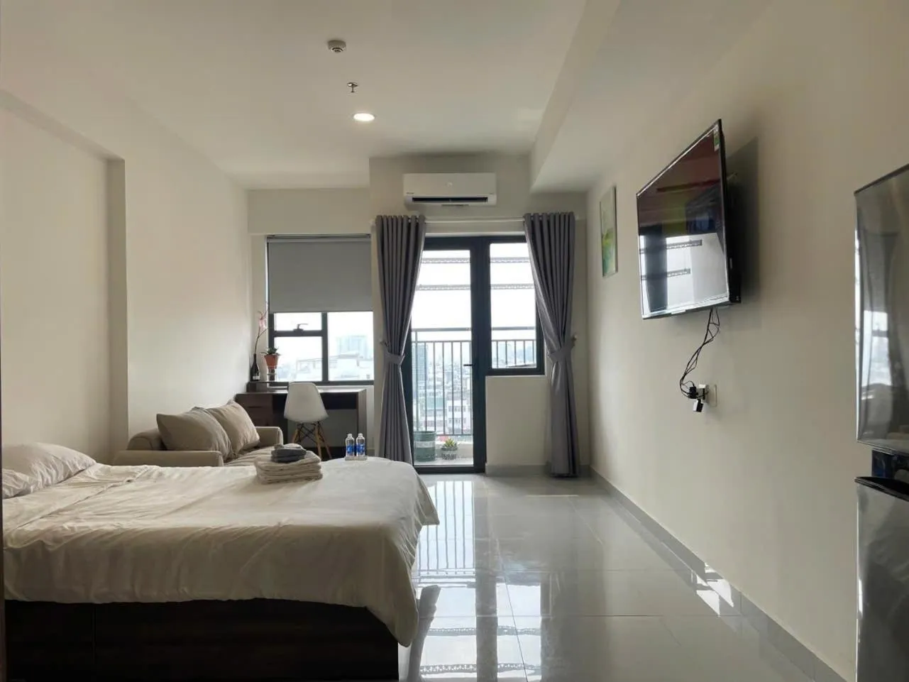 Bed in Otis Soho Saigon Balcony Apartment