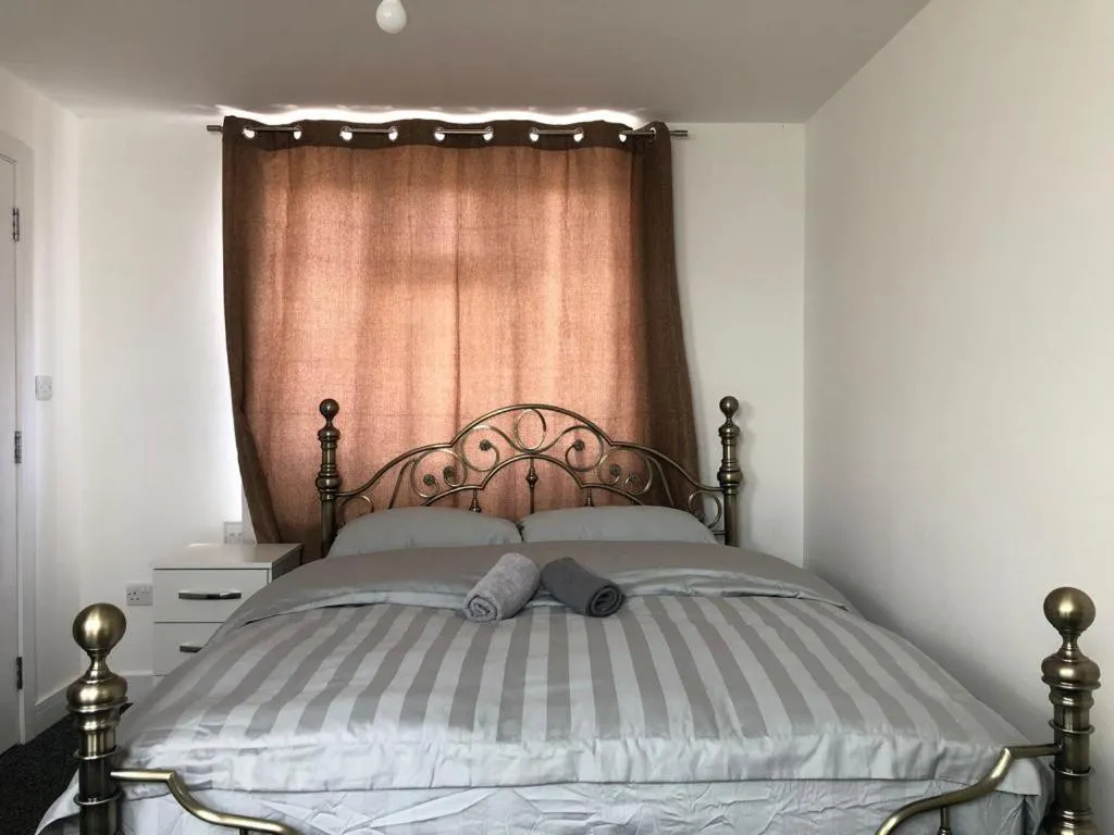 Bedroom, Bed in Rahal Ilford