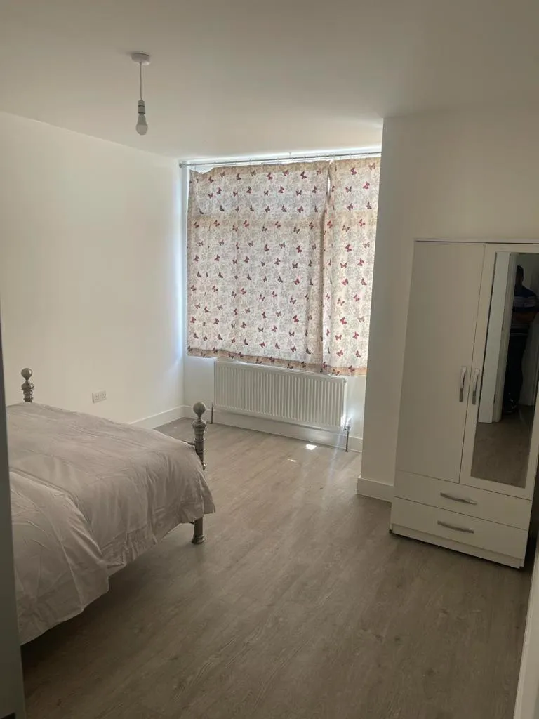 Bedroom, Bed in Rahal Ilford