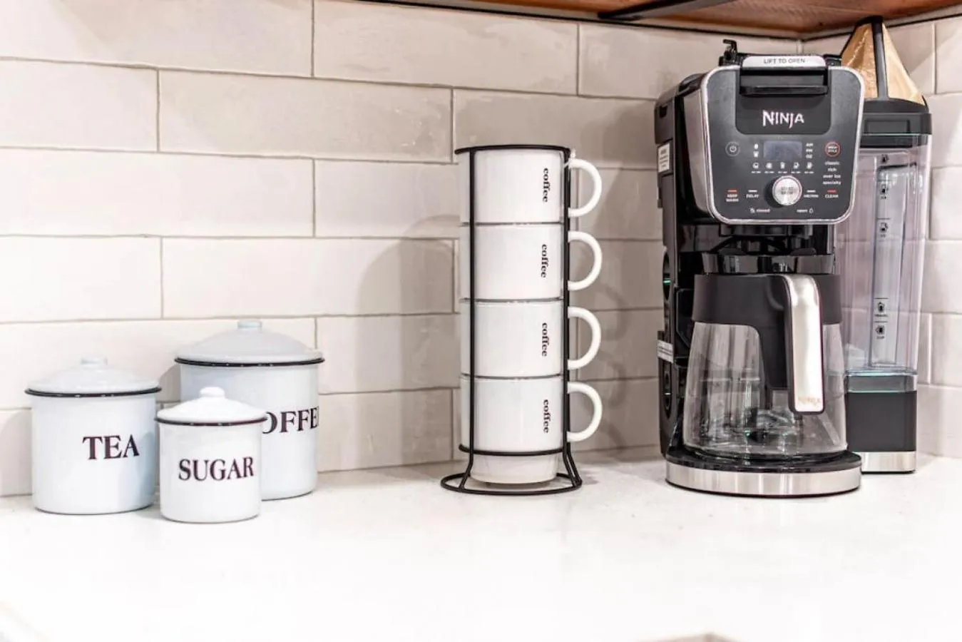 Red Rock Falls Cabin, 8 miles from Yosemite South Gate, with trailhead, Game Room and HotTub