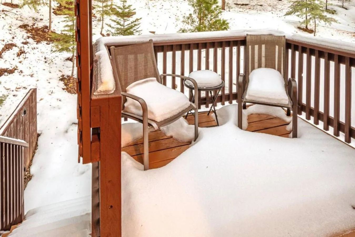 Bed in Red Rock Falls Cabin, 8 miles from Yosemite South Gate, with trailhead, Game Room and HotTub