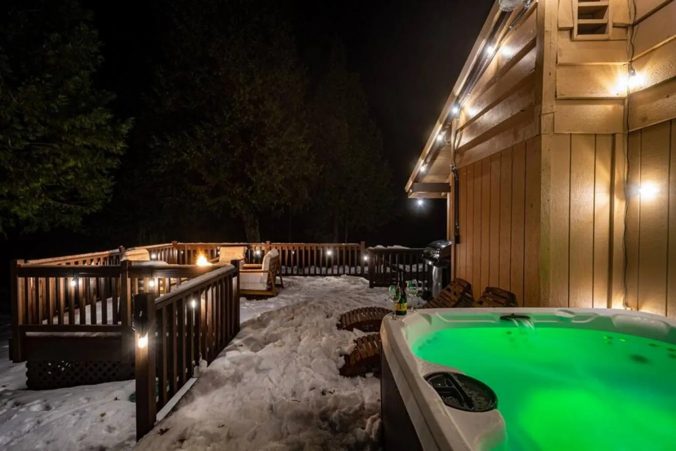 Night in Red Rock Falls Cabin, 8 miles from Yosemite South Gate, with trailhead, Game Room and HotTub