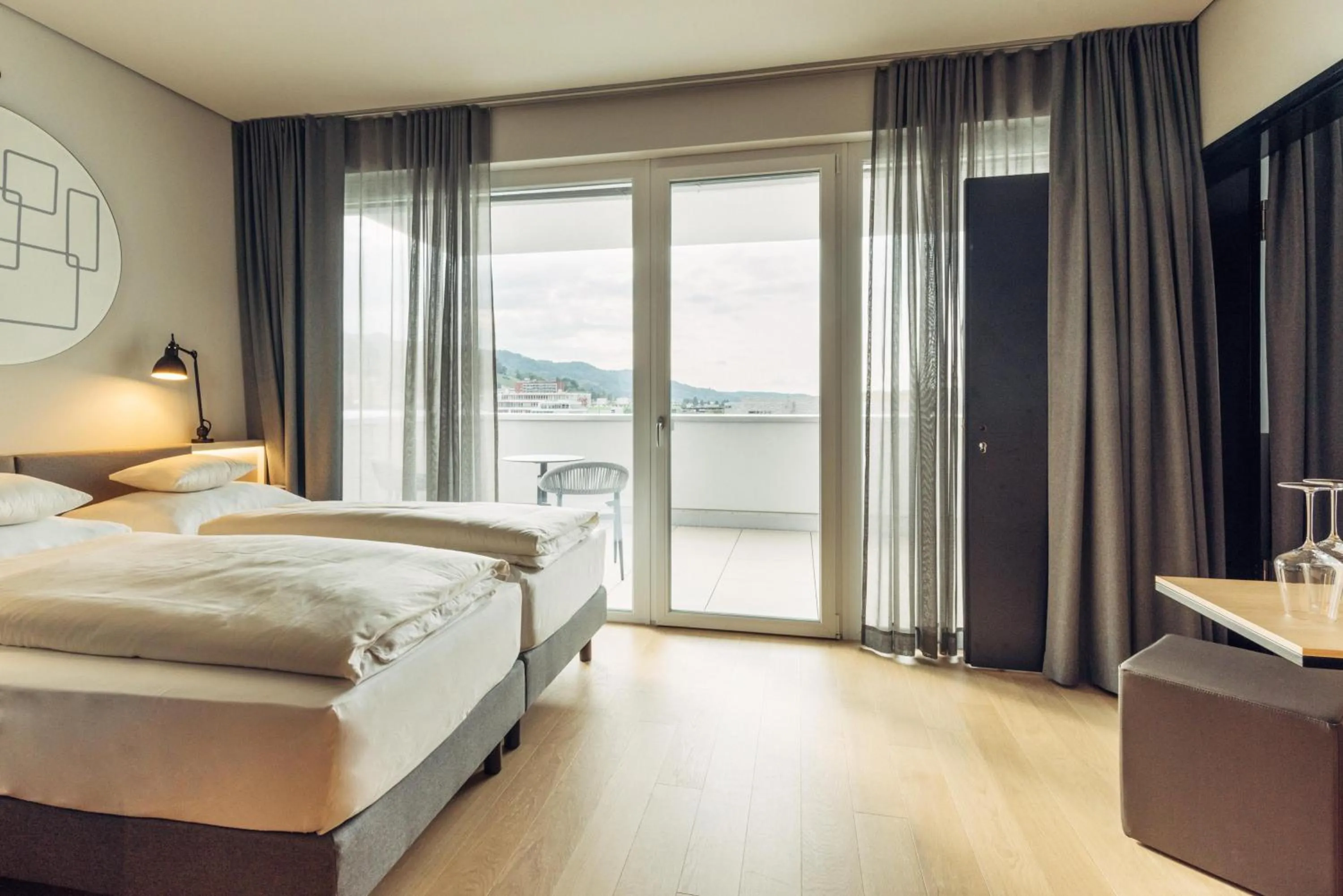 Photo of the whole room, Bed in harry's home Zürich-Limmattal
