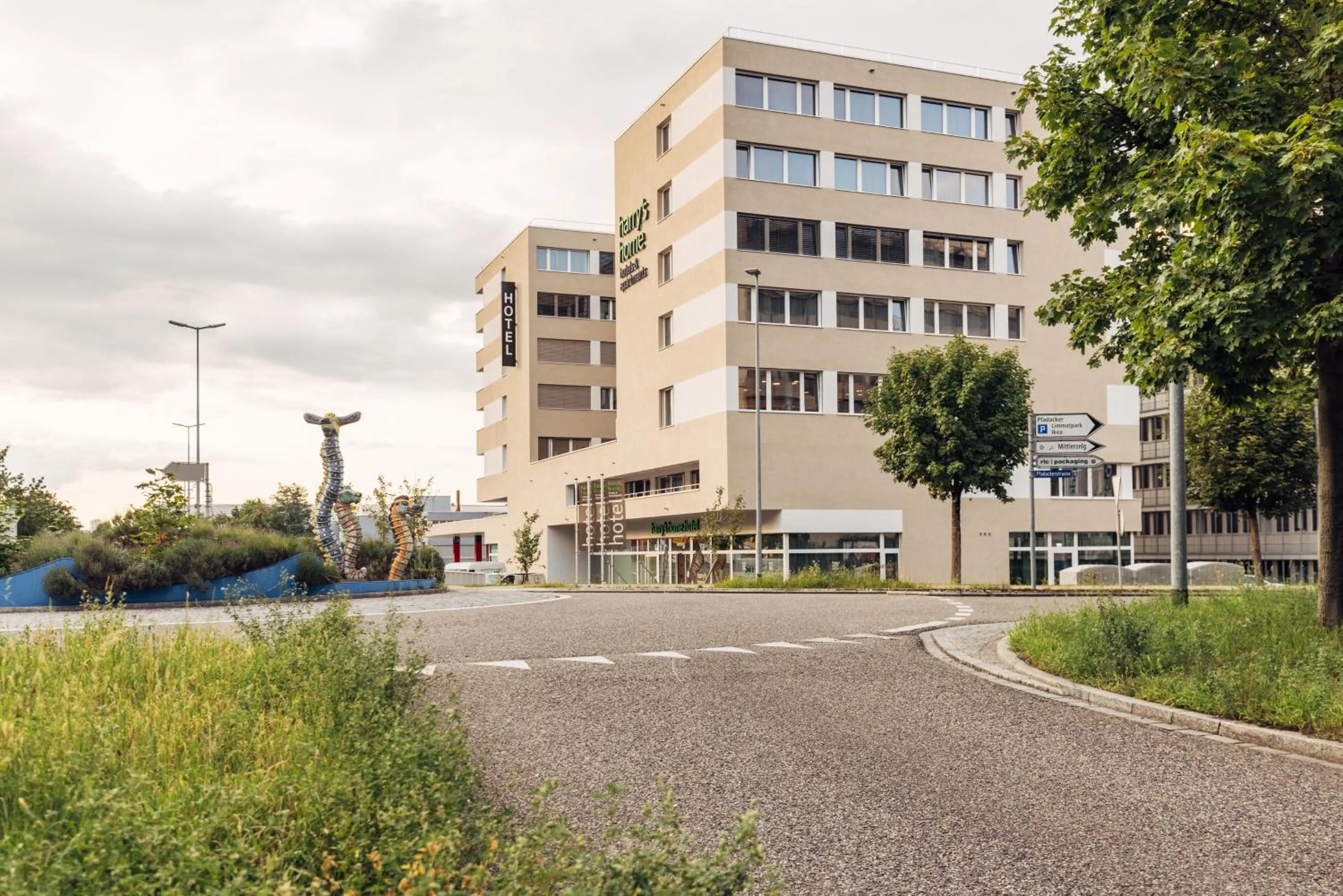 Property building in harry's home Zürich-Limmattal