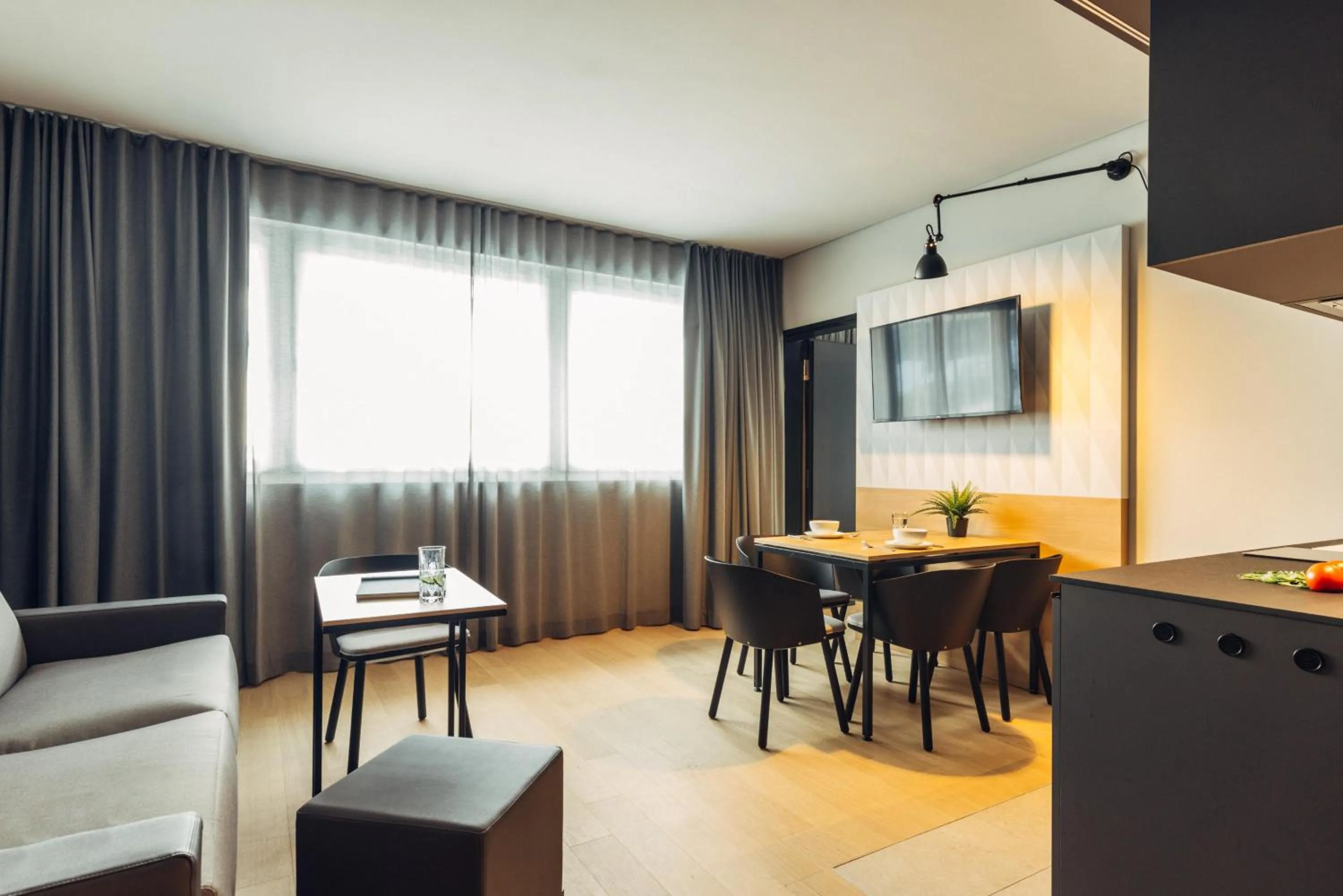 Photo of the whole room in harry's home Zürich-Limmattal