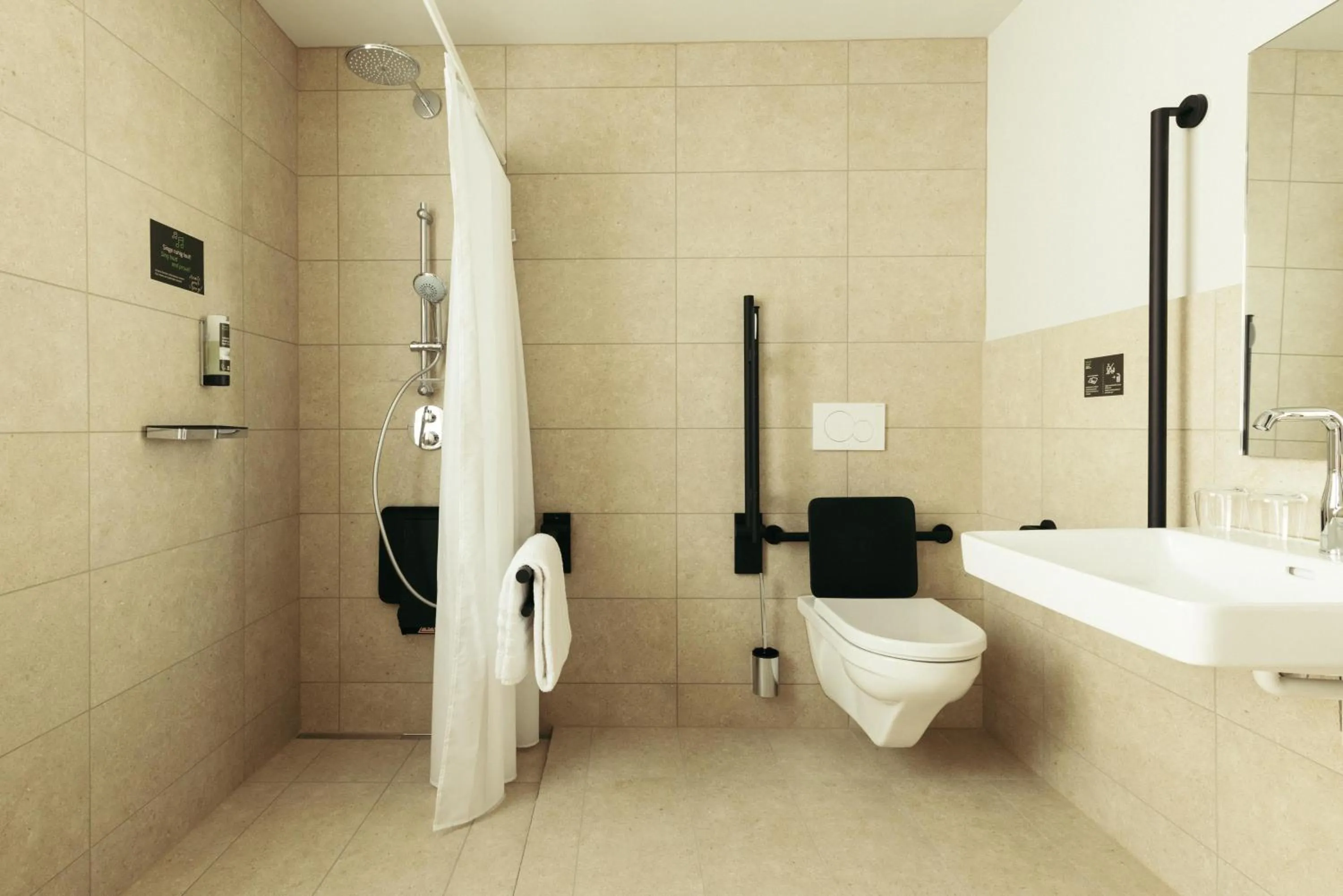 Bathroom in harry's home Zürich-Limmattal