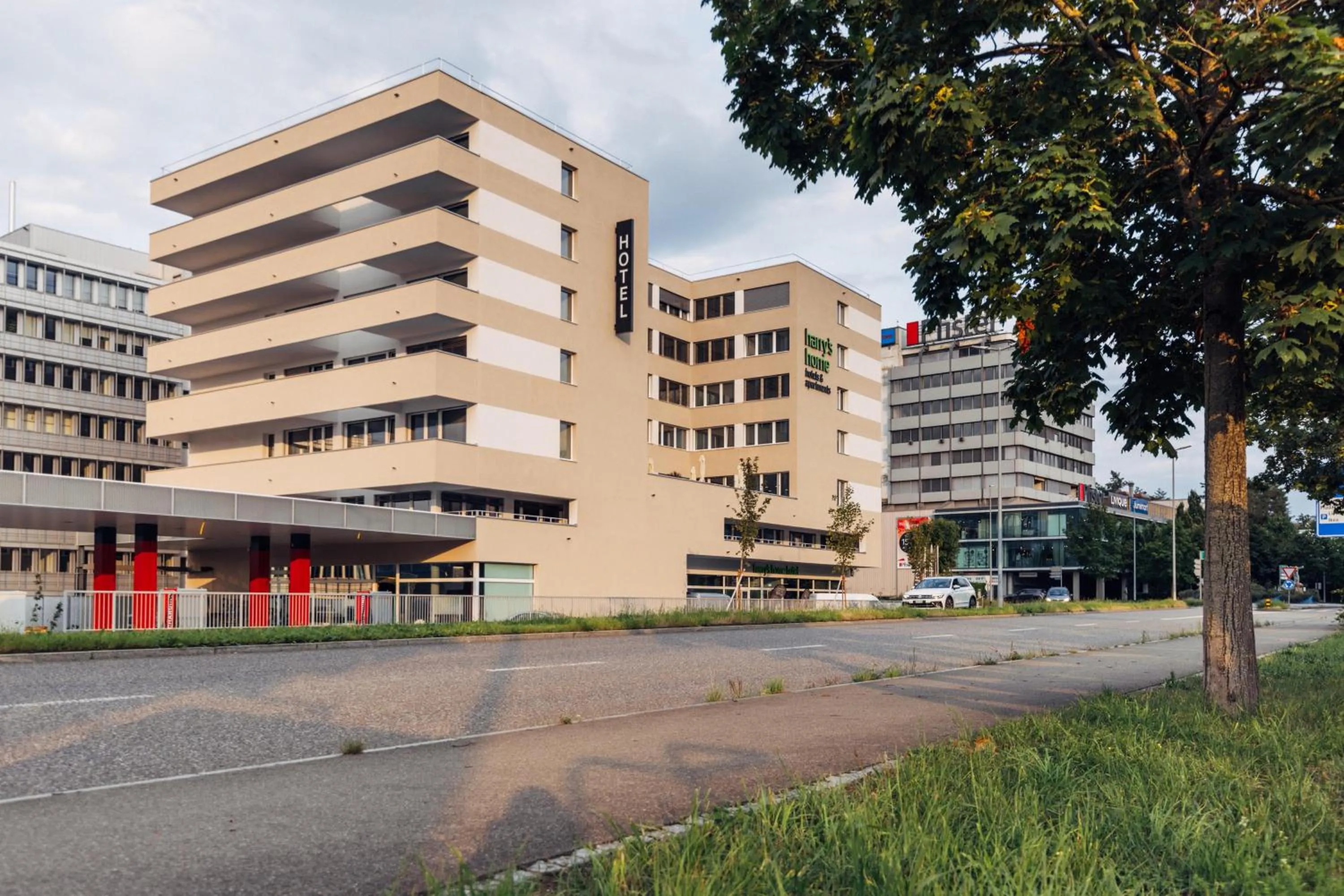 Property building in harry's home Zürich-Limmattal