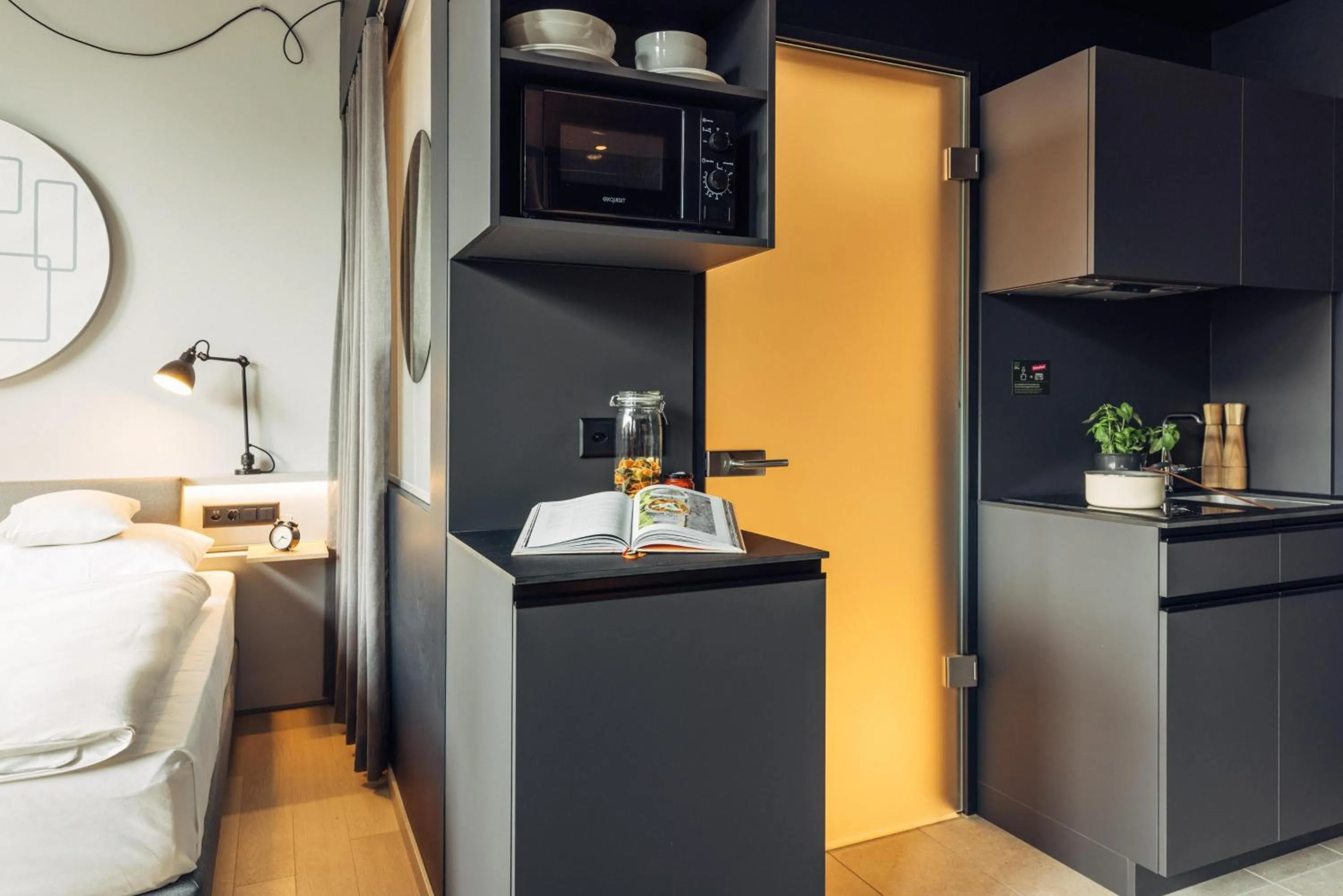 Photo of the whole room in harry's home Zürich-Limmattal