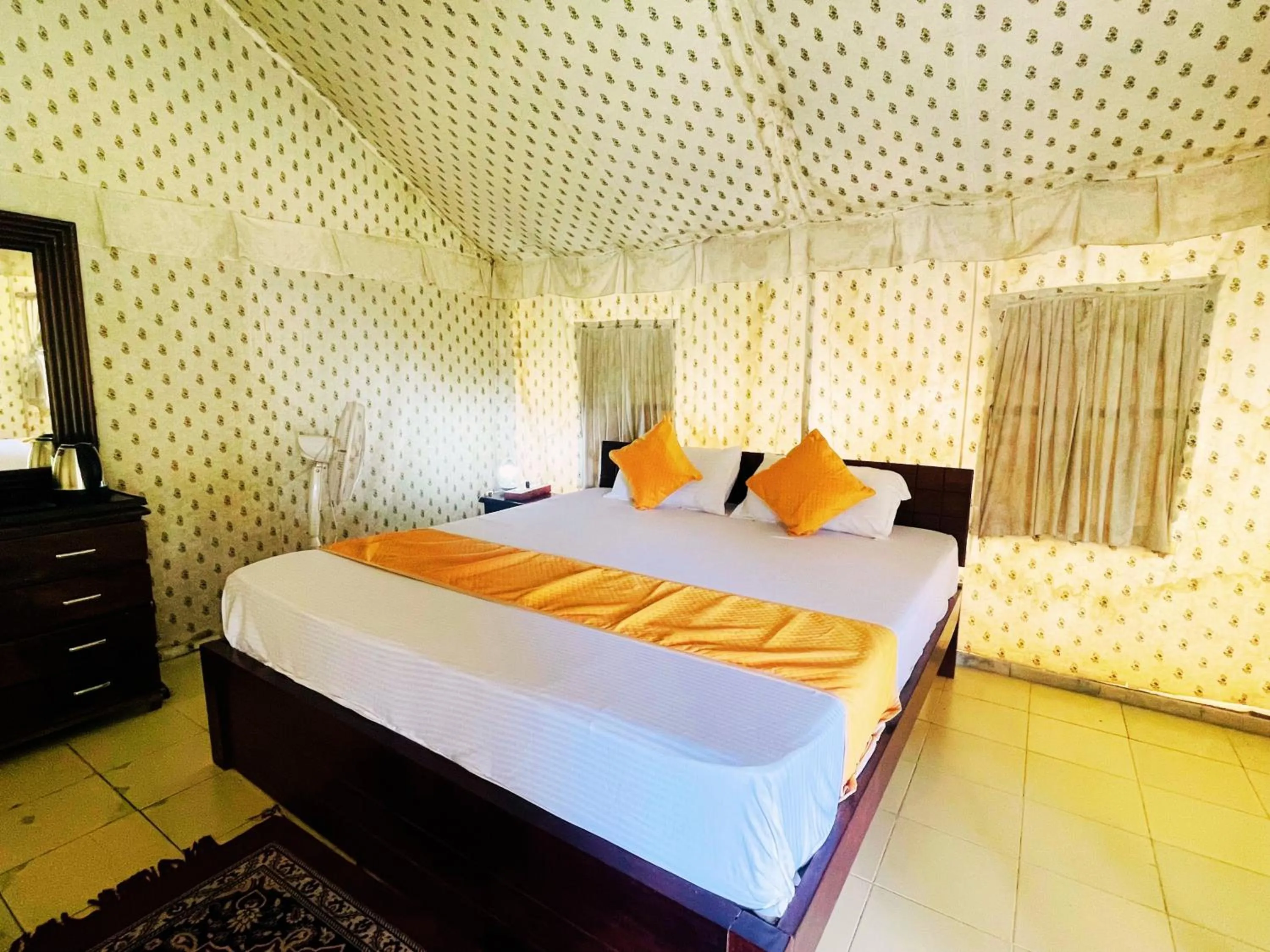 Bedroom, Bed in Cattle Inn Resort - Luxury Cottages Pushkar