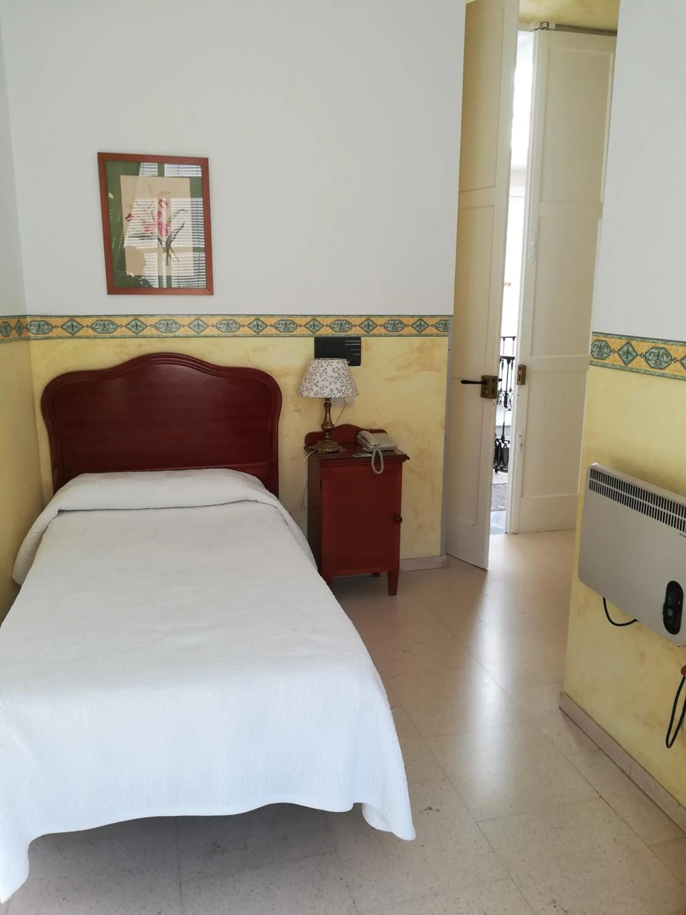 Photo of the whole room, Bed in Nuevo Hotel