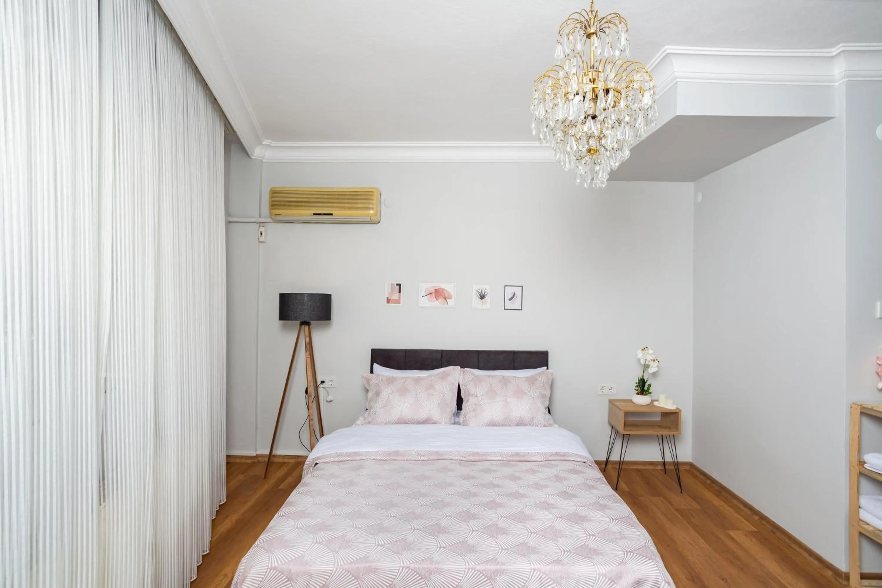 Bed in 8 Rooms House