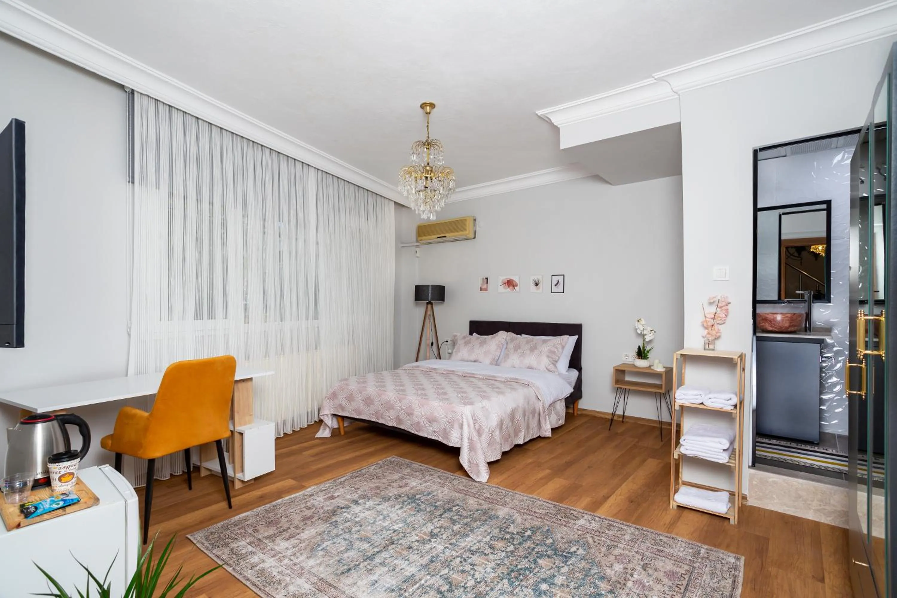 TV and multimedia, Bed in 8 Rooms House