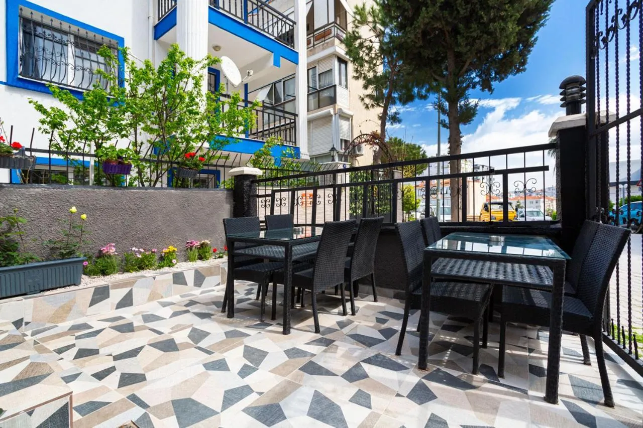 Garden in 8 Rooms House