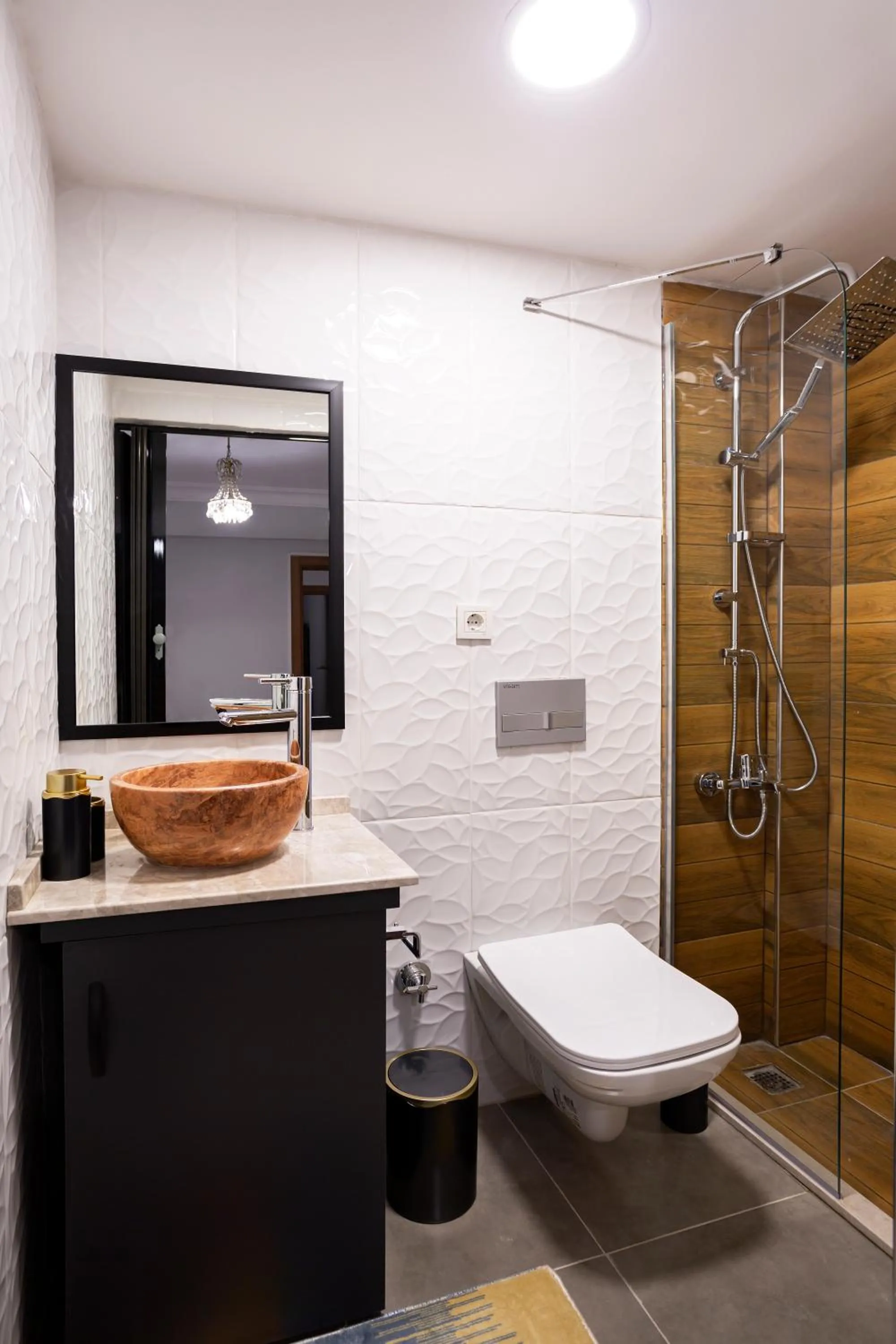 Shower in 8 Rooms House