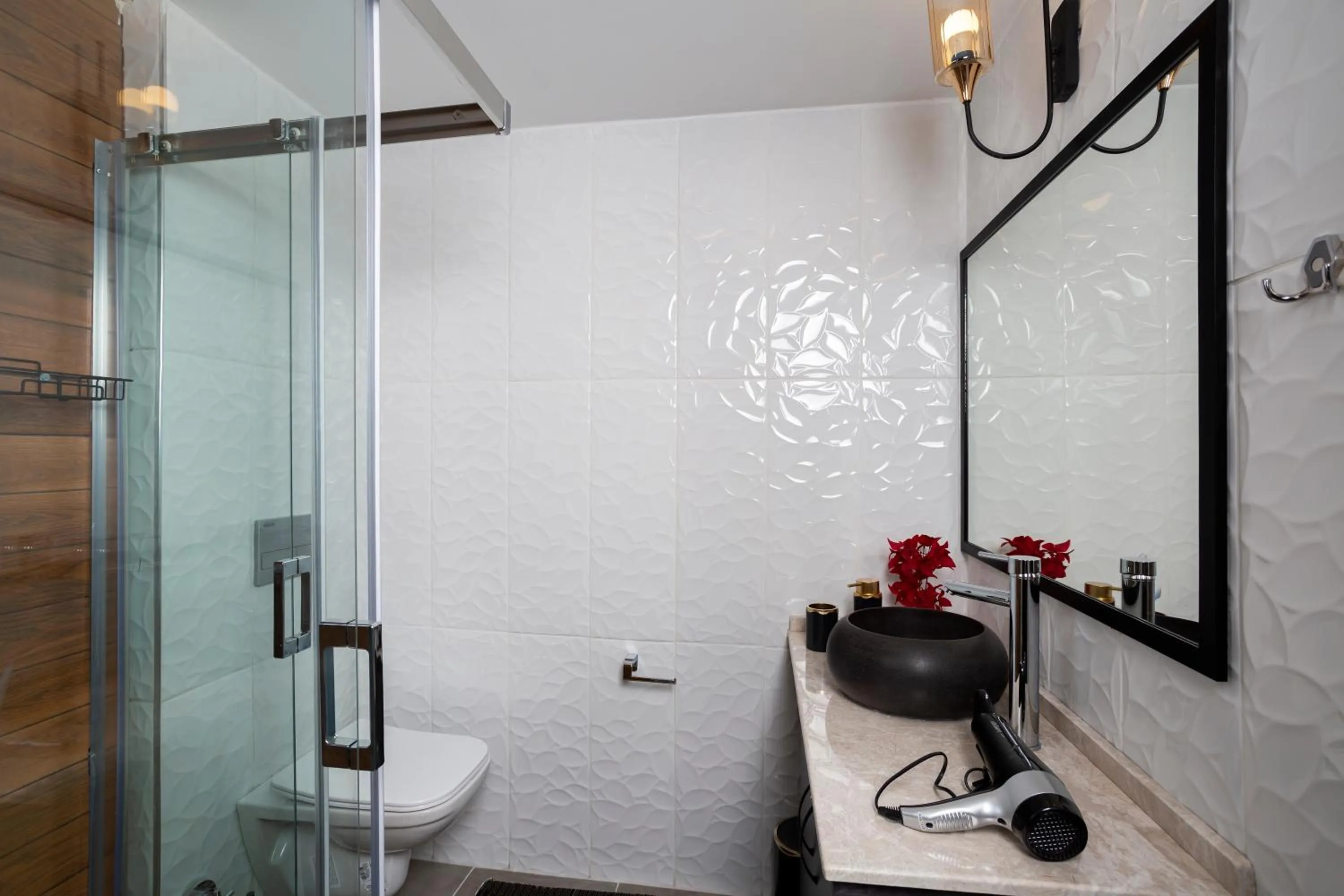 Shower in 8 Rooms House