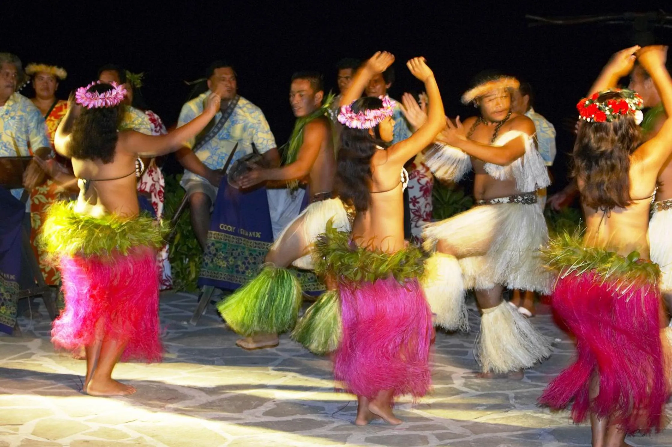 Evening entertainment in Pacific Resort Aitutaki - Adults Only