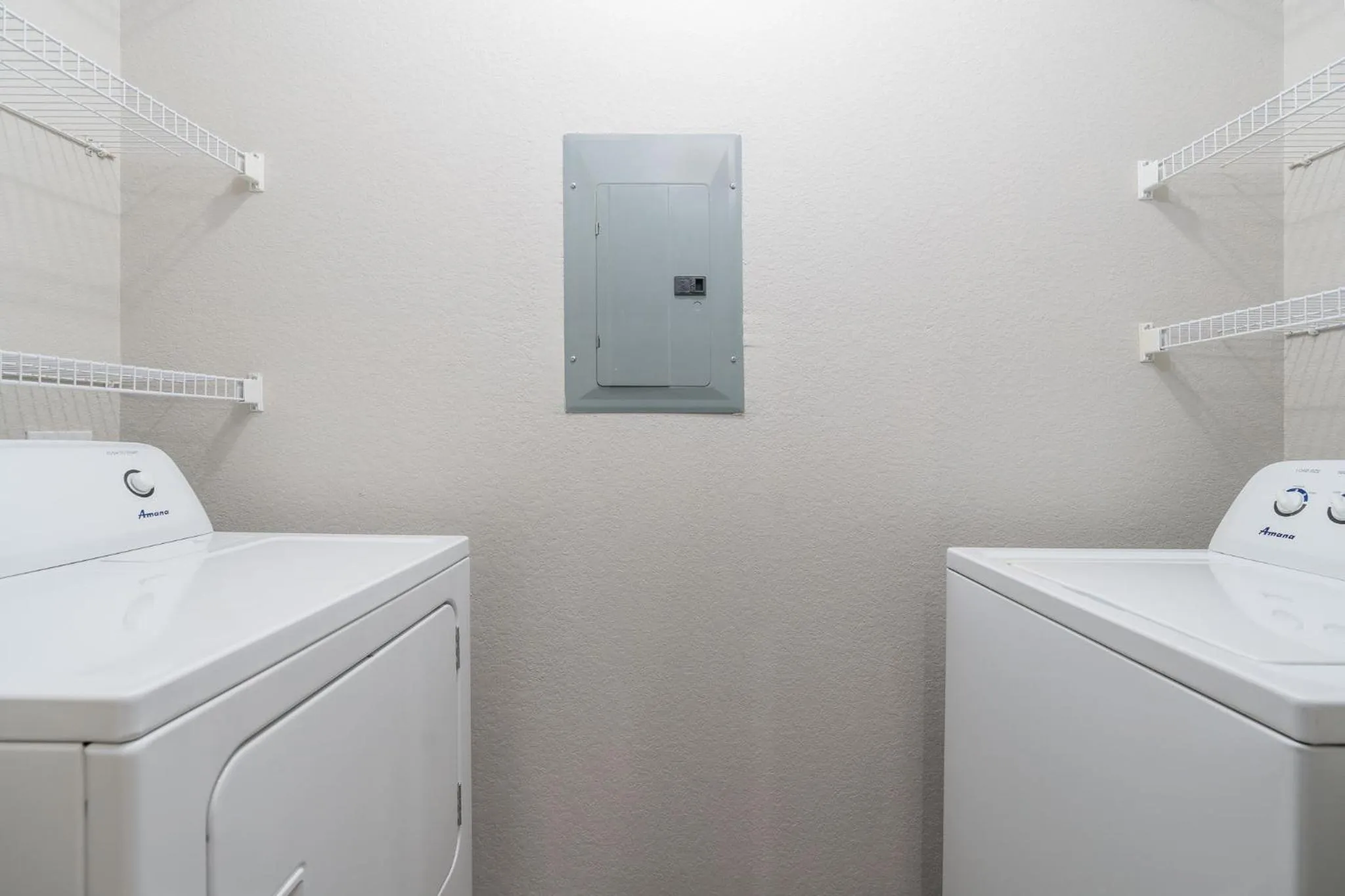 washing machine in Charming 1-BD Retreat Tranquil Zionsville