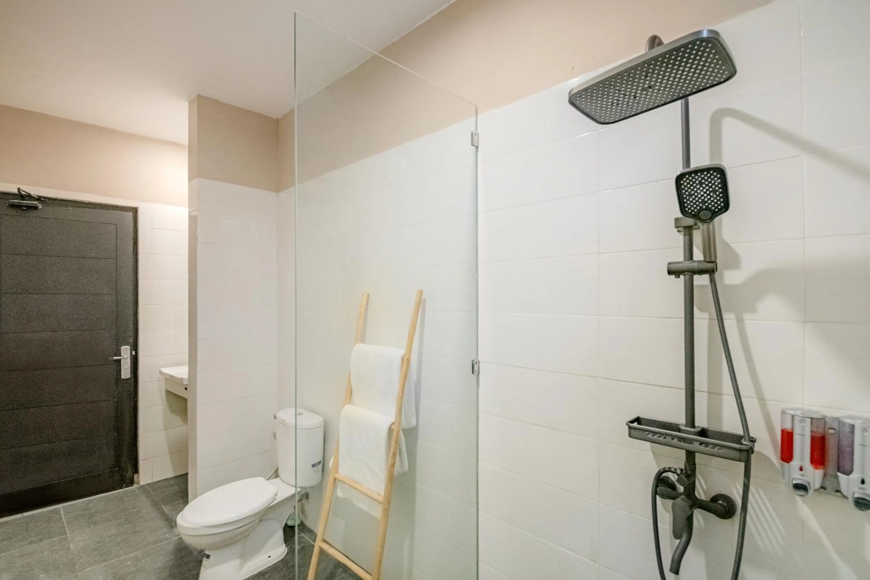 Shower in Villa Kisaraa - Kerobokan x Seminyak x Canggu