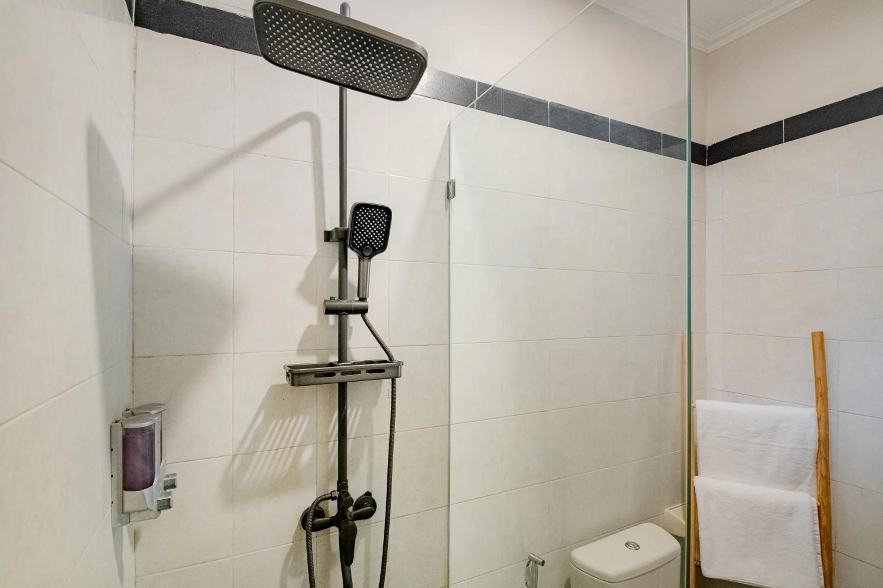 Shower in Villa Kisaraa - Kerobokan x Seminyak x Canggu