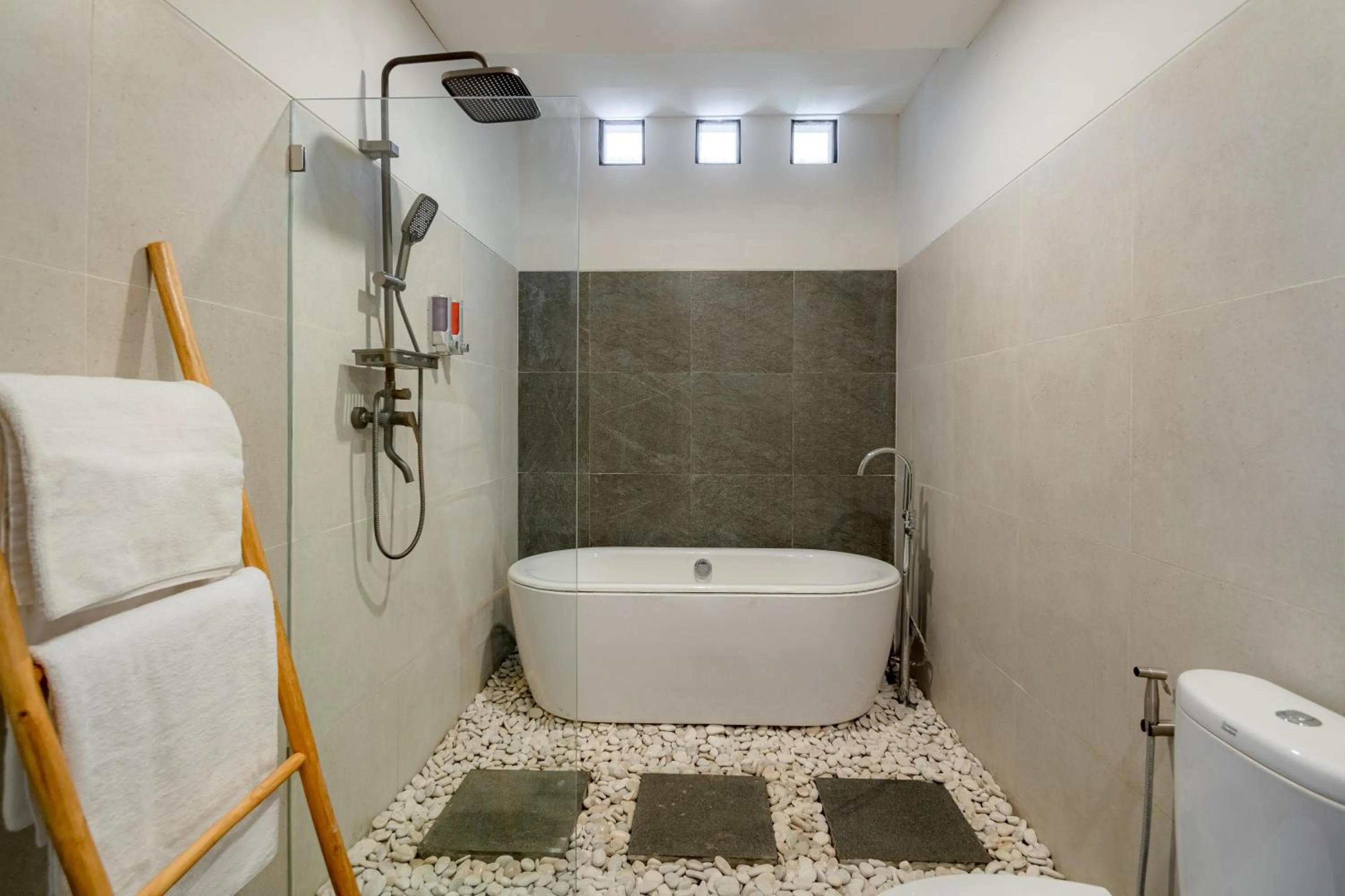 Shower in Villa Kisaraa - Kerobokan x Seminyak x Canggu