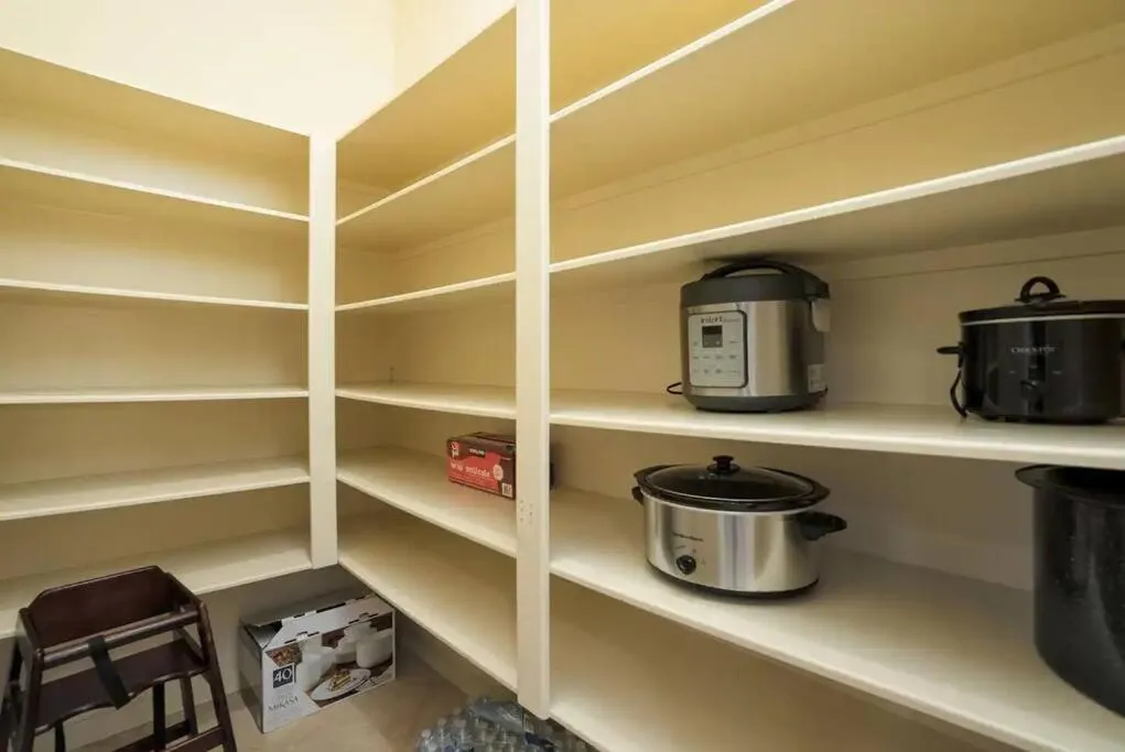 Bedroom with 3.5-Bathroom near Golf Course!