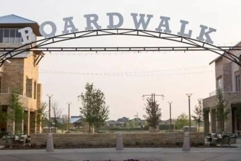 Bedroom with 3.5-Bathroom near Golf Course!