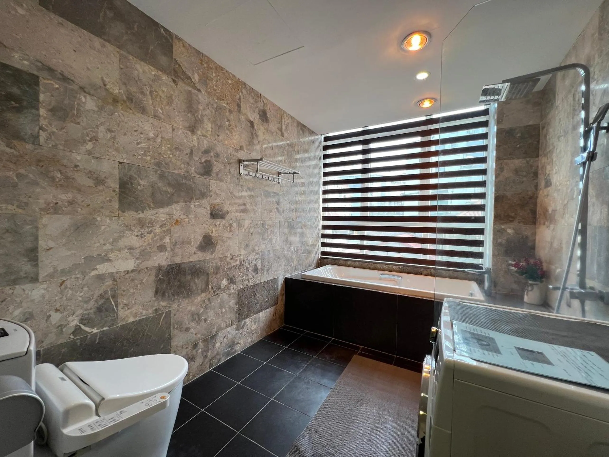 NINE HOUSING 535 Kim Ma