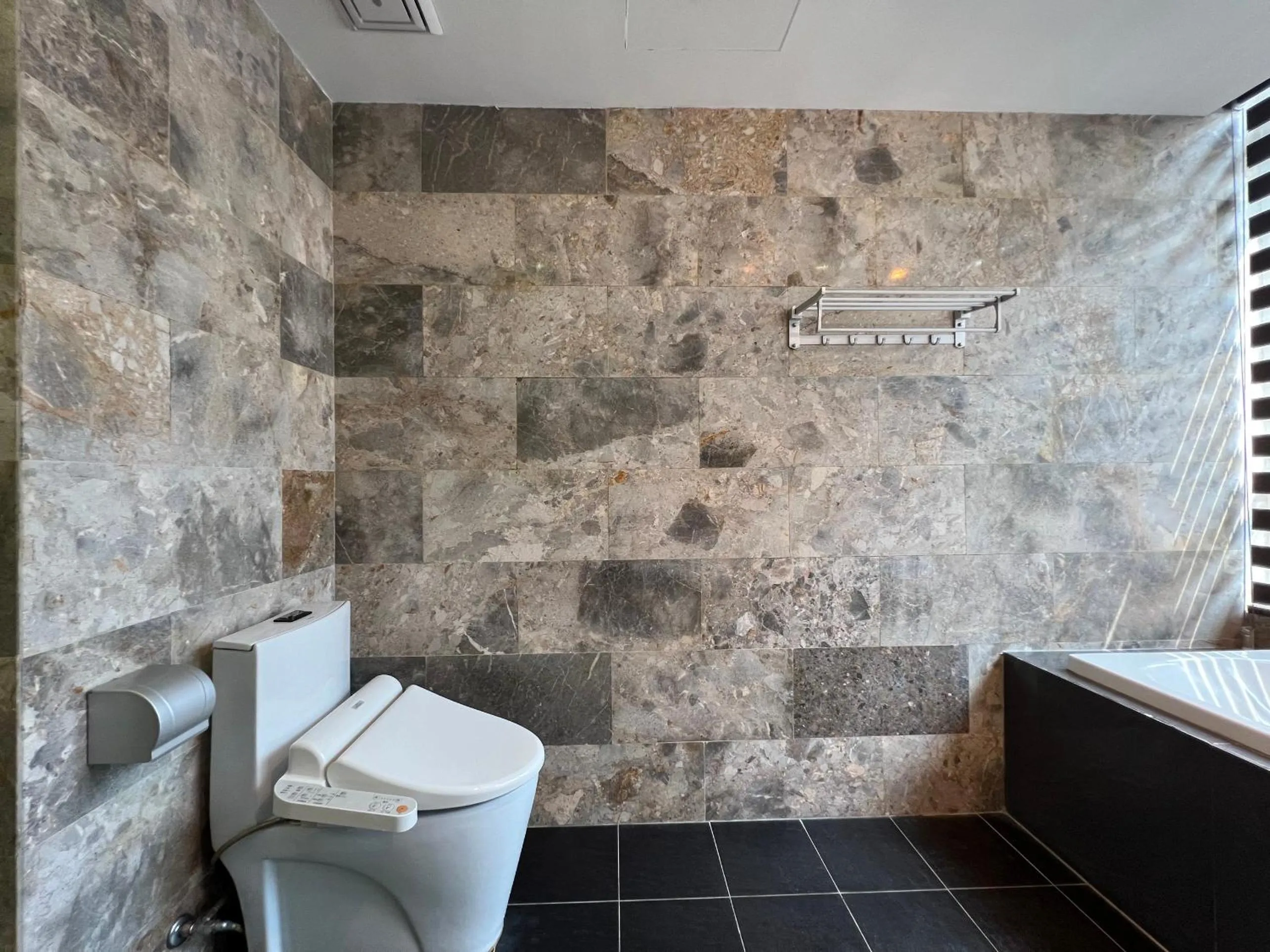 NINE HOUSING 535 Kim Ma