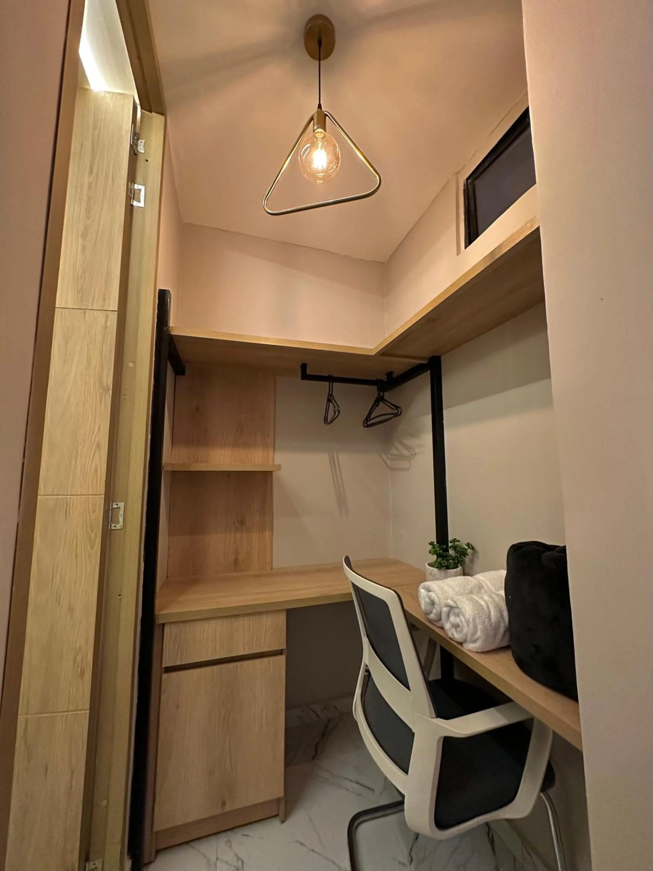 wardrobe in HOTEL BALI AT POBLADO