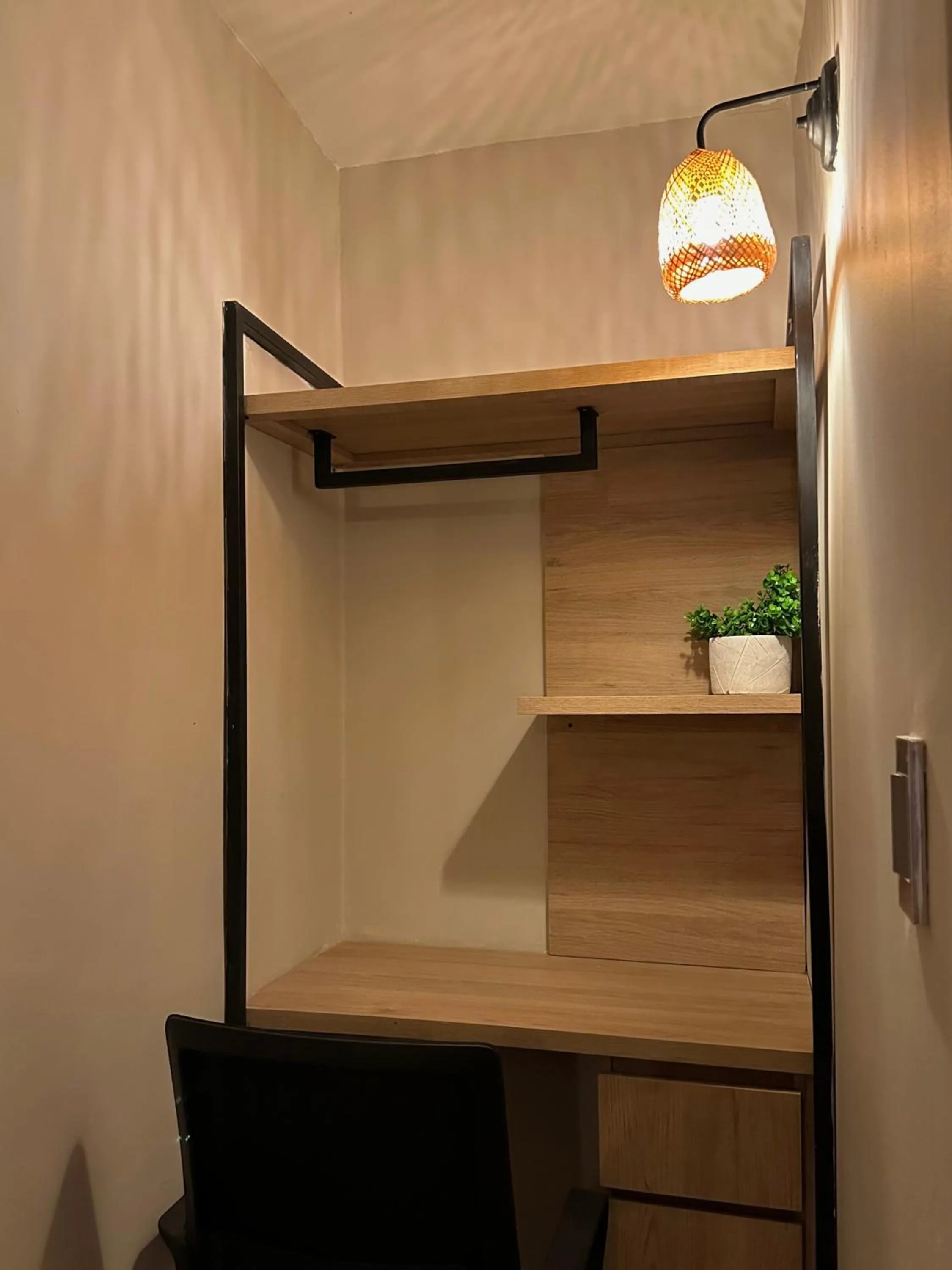 wardrobe in HOTEL BALI AT POBLADO