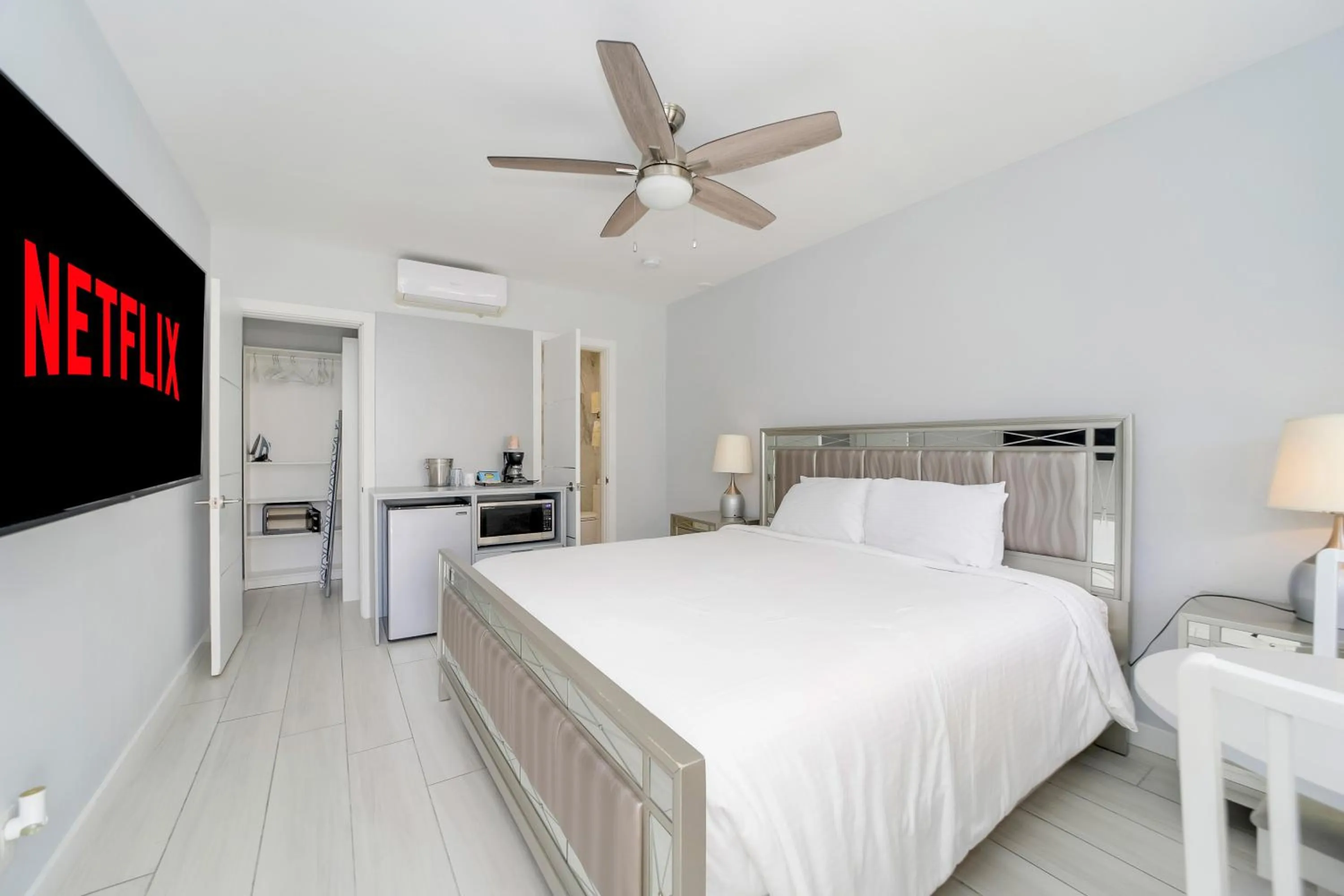 Bed in Deco Boutique Hotel