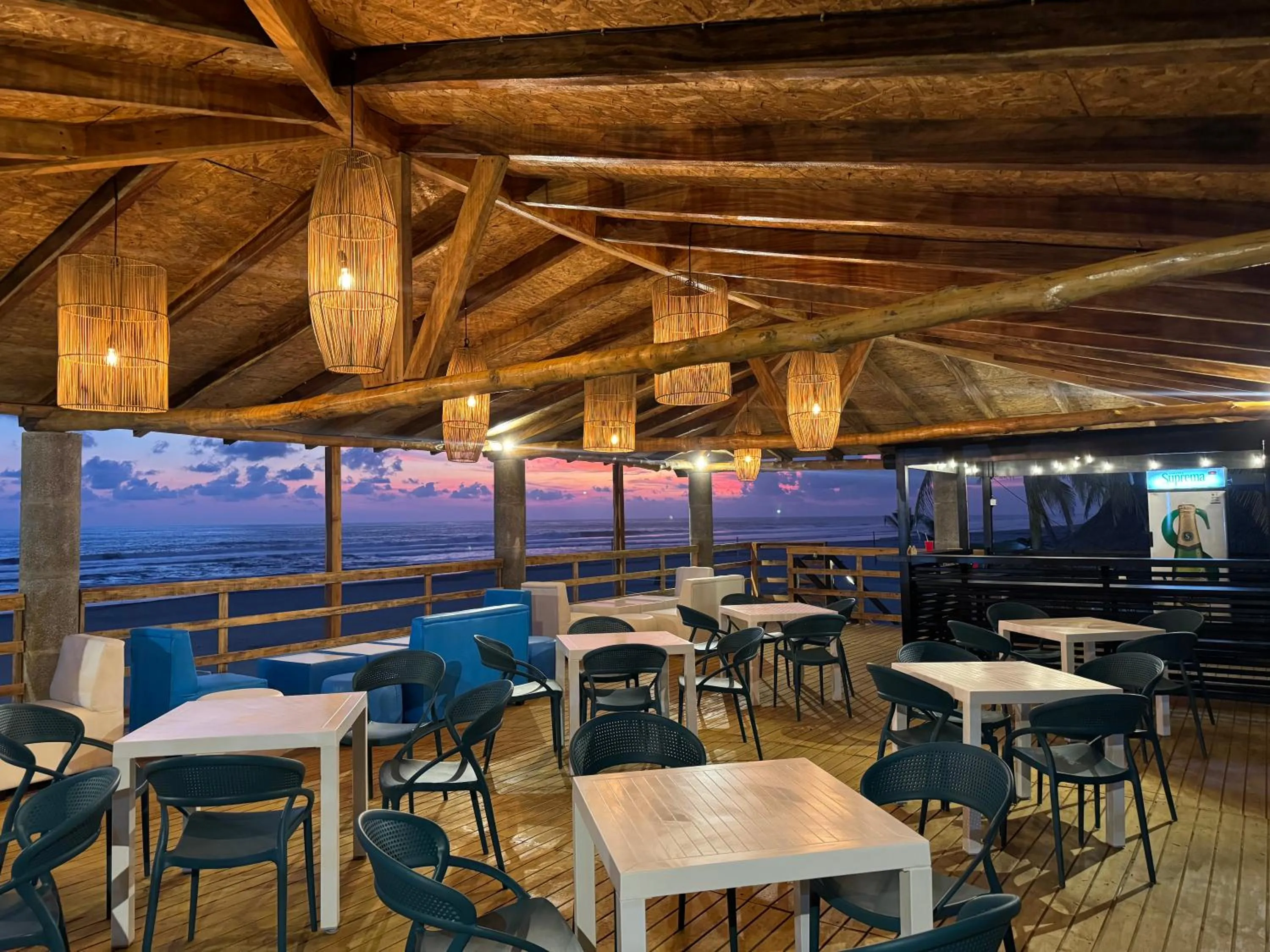 Restaurant/places to eat in HOTEL TESORO BEACH