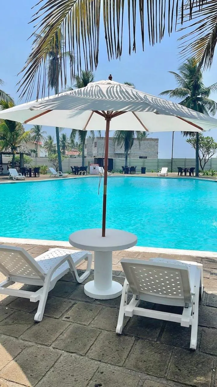Swimming pool in HOTEL TESORO BEACH
