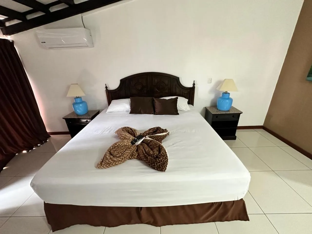 Bed in HOTEL TESORO BEACH