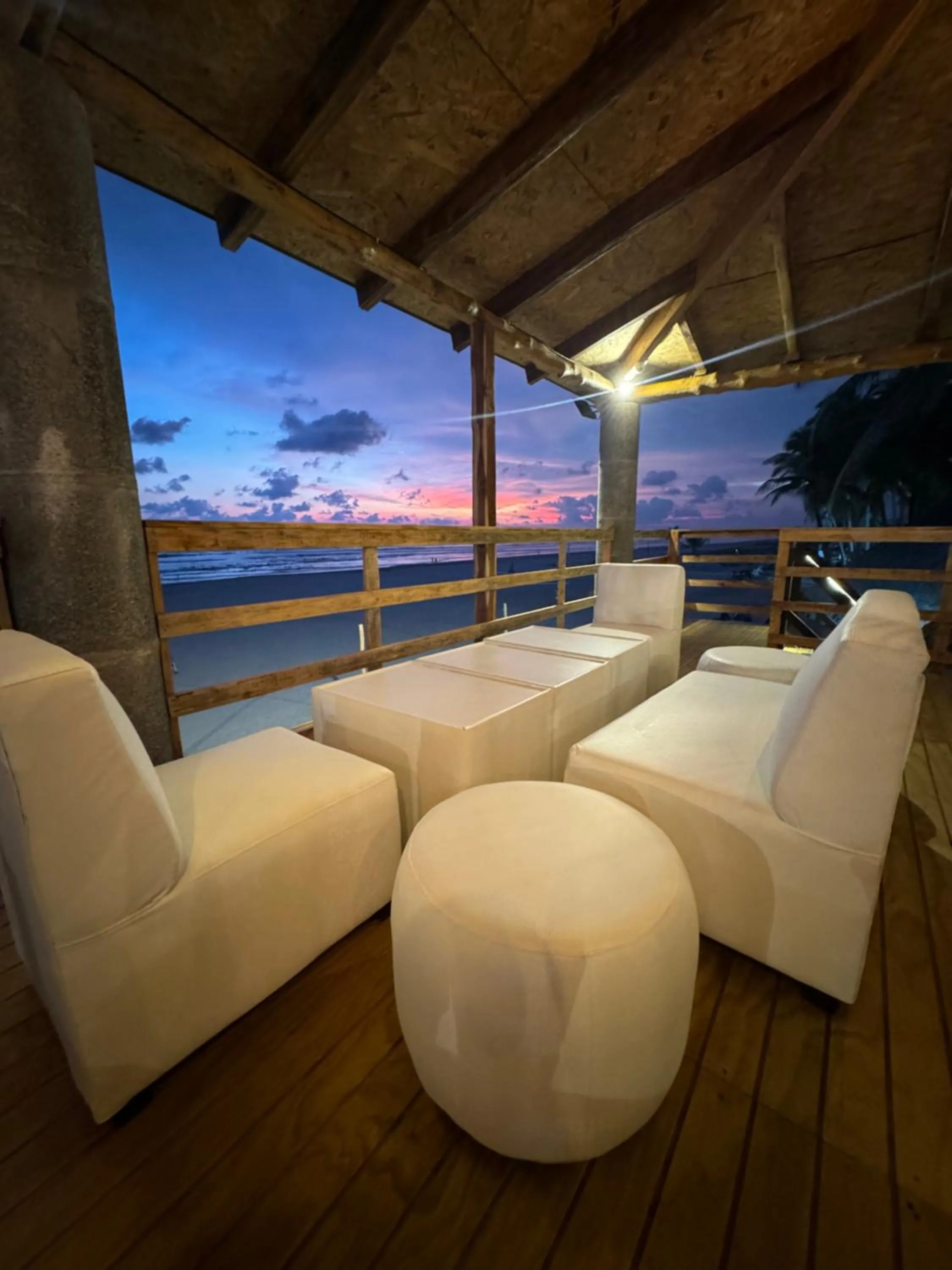 Restaurant/places to eat in HOTEL TESORO BEACH