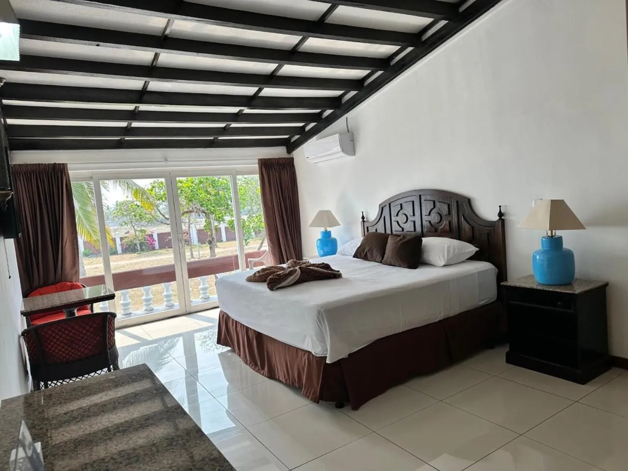 Bed in HOTEL TESORO BEACH